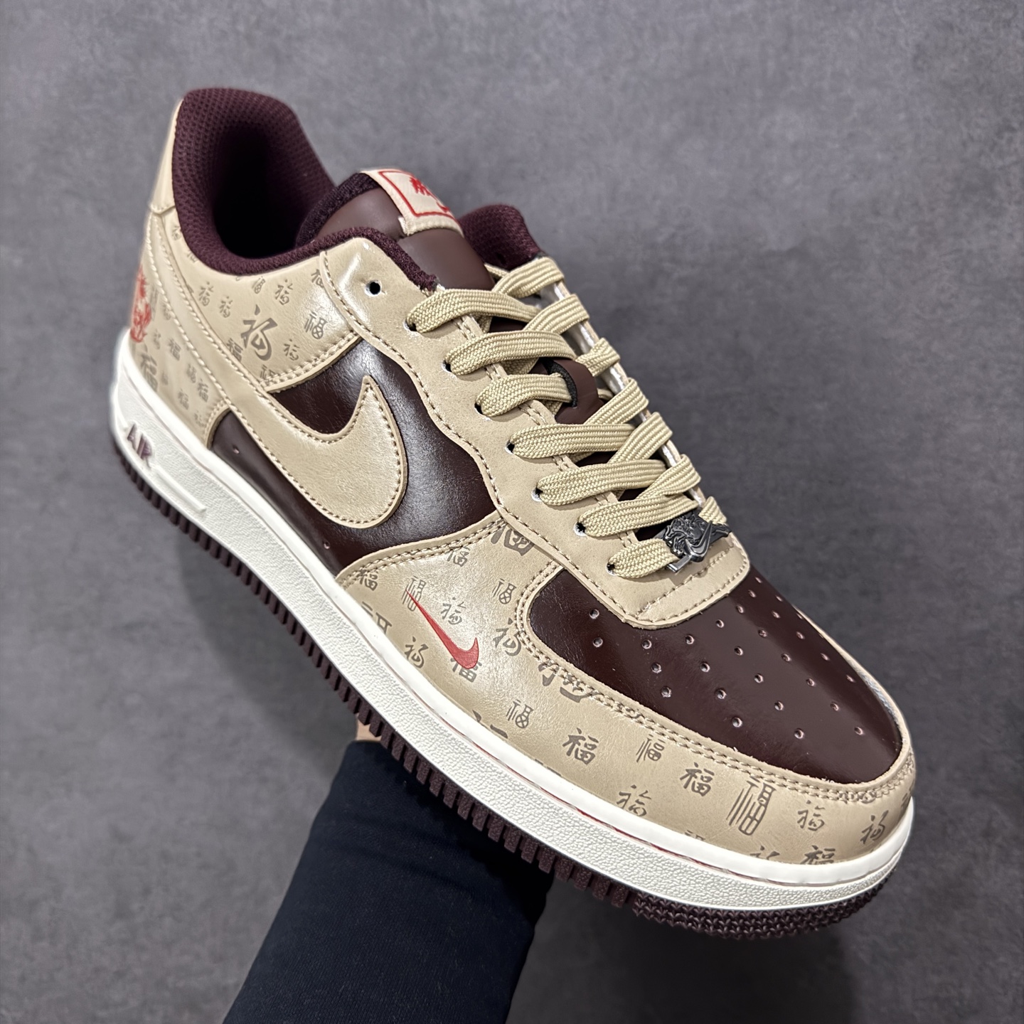 图片[3]-【定制版】NIke Air Force 1 \’07 Low “马年限定–福韵杏棕” 空军一号低帮 运动鞋 休闲鞋 折边针车 工艺难度大 原楦头原纸板 高端定制鞋盒 原厂鞋底 超高清洁度 细节完美 货号：NH0601-501 尺码：36 36.5 37.5 38 38.5 39 40 40.5 41 42 42.5 43 44 44.5 45 编码：HXSB310320-选品中心