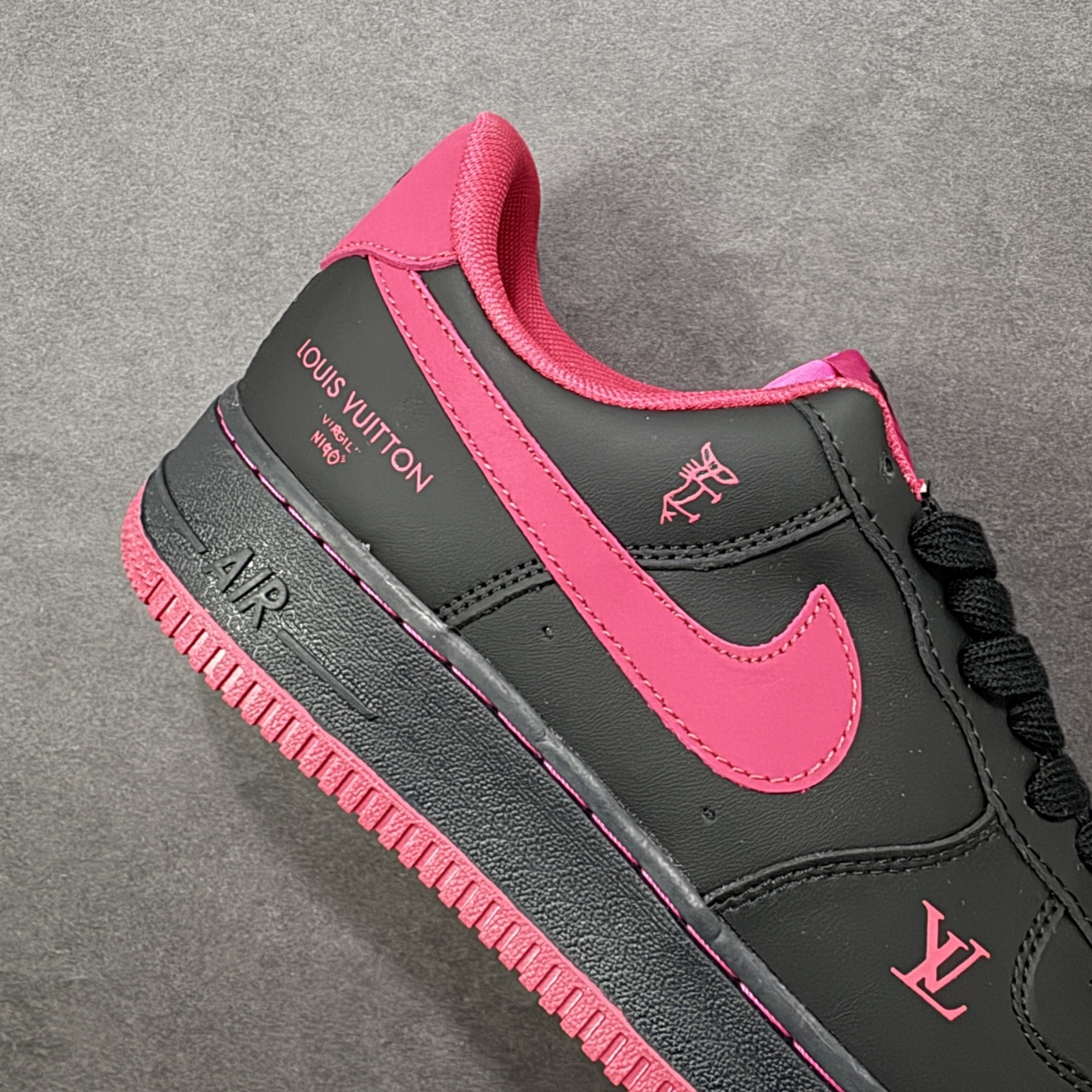 图片[6]-【定制版】NIke Air Force 1 \’07 Low “马年限定–墨黑玫红” 空军一号低帮 运动鞋 休闲鞋 头层皮 折边针车 工艺难度大 原楦头原纸板 高端定制鞋盒 原厂鞋底 超高清洁度 细节完美 货号：FV3694-102 尺码：36 36.5 37.5 38 38.5 39 40 40.5 41 42 42.5 43 44 44.5 45 编码：HXSB310320-选品中心