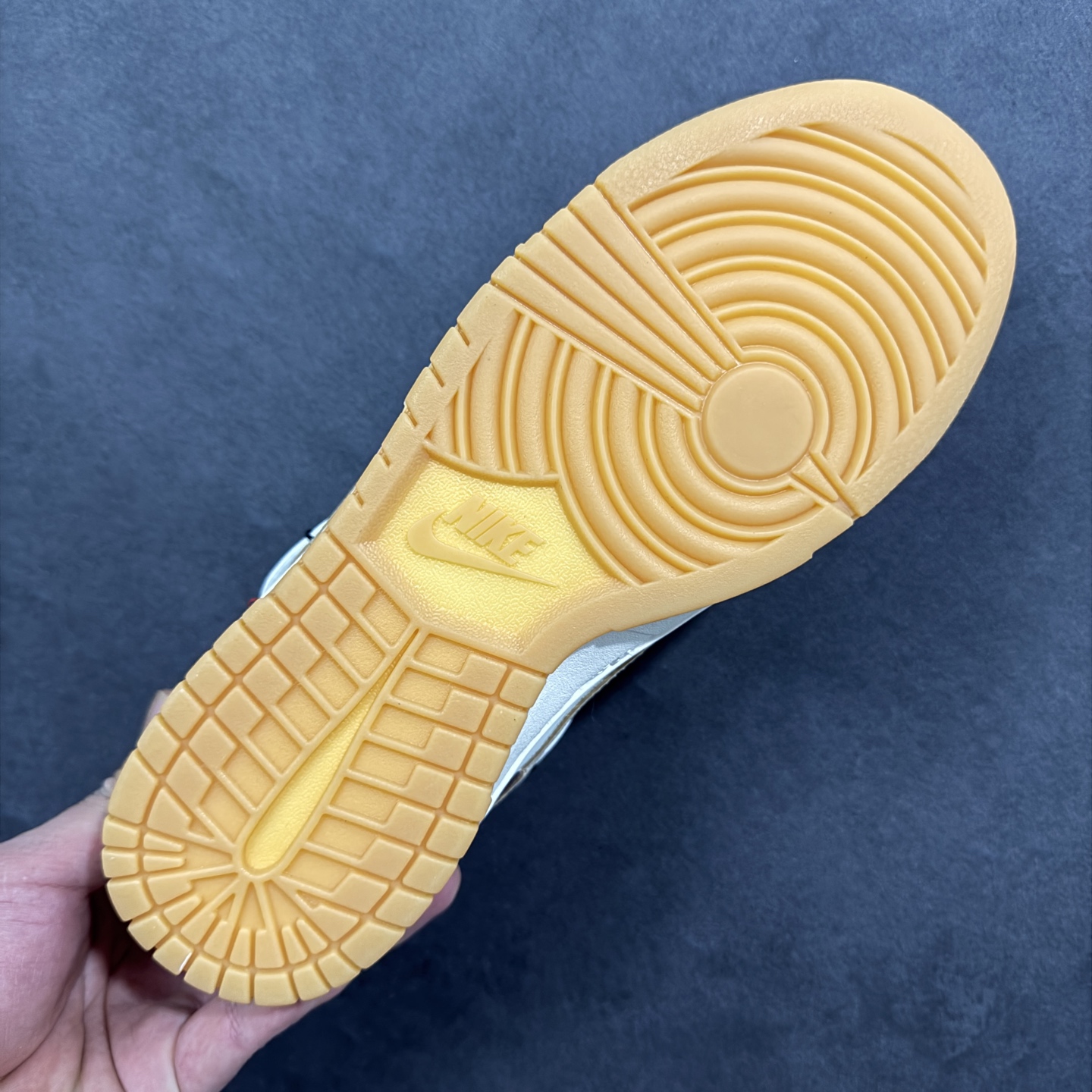 图片[9]-【定制版】Nike SB Dunk Low 马年限定 米黑绑绳 周年高端定制 低帮休闲板鞋 #定制鞋盒 大厂纯原品质出货 超高清洁度 皮料切割干净无任何毛边 细节完美 货号：YX5066-C90 尺码：36 36.5 37.5 38 38.5 39 40 40.5 41 42 42.5 43 44 44.5 45-选品中心