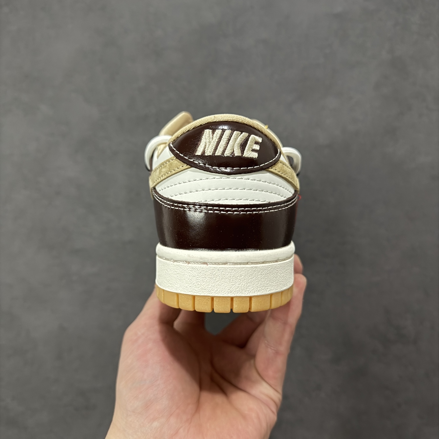 图片[4]-【定制版】Nike SB Dunk Low 马年限定 米黑绑绳 周年高端定制 低帮休闲板鞋 #定制鞋盒 大厂纯原品质出货 超高清洁度 皮料切割干净无任何毛边 细节完美 货号：YX5066-C90 尺码：36 36.5 37.5 38 38.5 39 40 40.5 41 42 42.5 43 44 44.5 45-选品中心