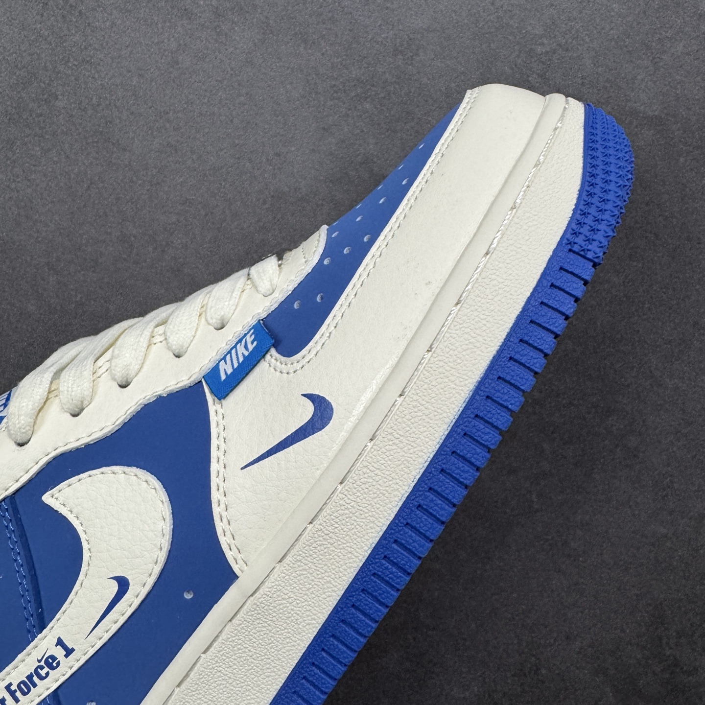 图片[5]-【定制版】Nike Air Force 1 \’07 Low “NIKE联名——白蓝” 高端定制 低帮休闲板鞋 定制鞋盒 大厂纯原品质出货 超高清洁度 皮料切割干净无任何毛边 细节完美 货号：XD9314-612 尺码：36 36.5 37.5 38 38.5 39 40 40.5 41 42 42.5 43 44 44.5 45-选品中心