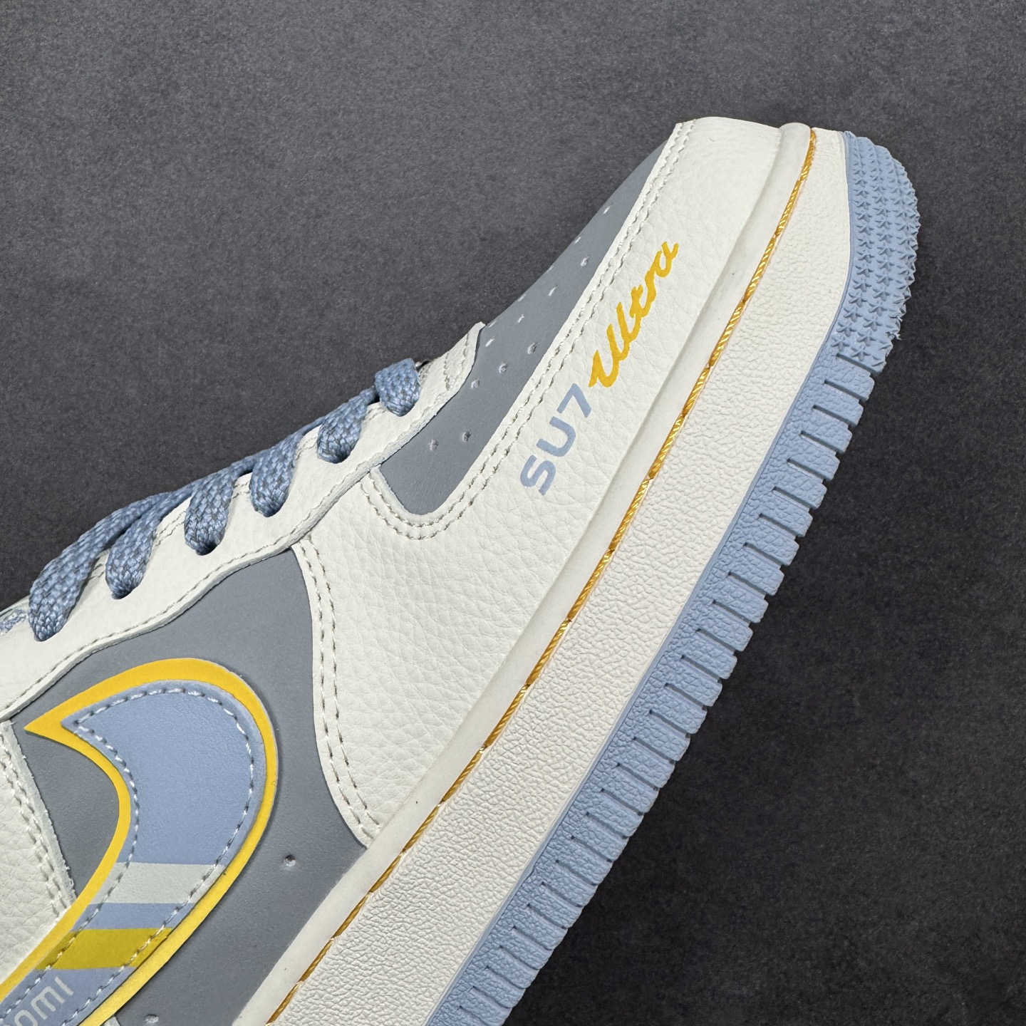 图片[5]-【定制版】NIke Air Force 1 \’07 Low “小米联名-Su7 ultra”空军一号 低帮 运动鞋 休闲鞋 折边针车 工艺难度大 原楦头原纸板 原装鞋盒 定制五金配件 内置全掌气垫 原厂鞋底 货号：XX3168-215 尺码：36 36.5 37.5 38 38.5 39 40 40.5 41 42 42.5 43 44 44.5 45 编码：HXSA310320-选品中心
