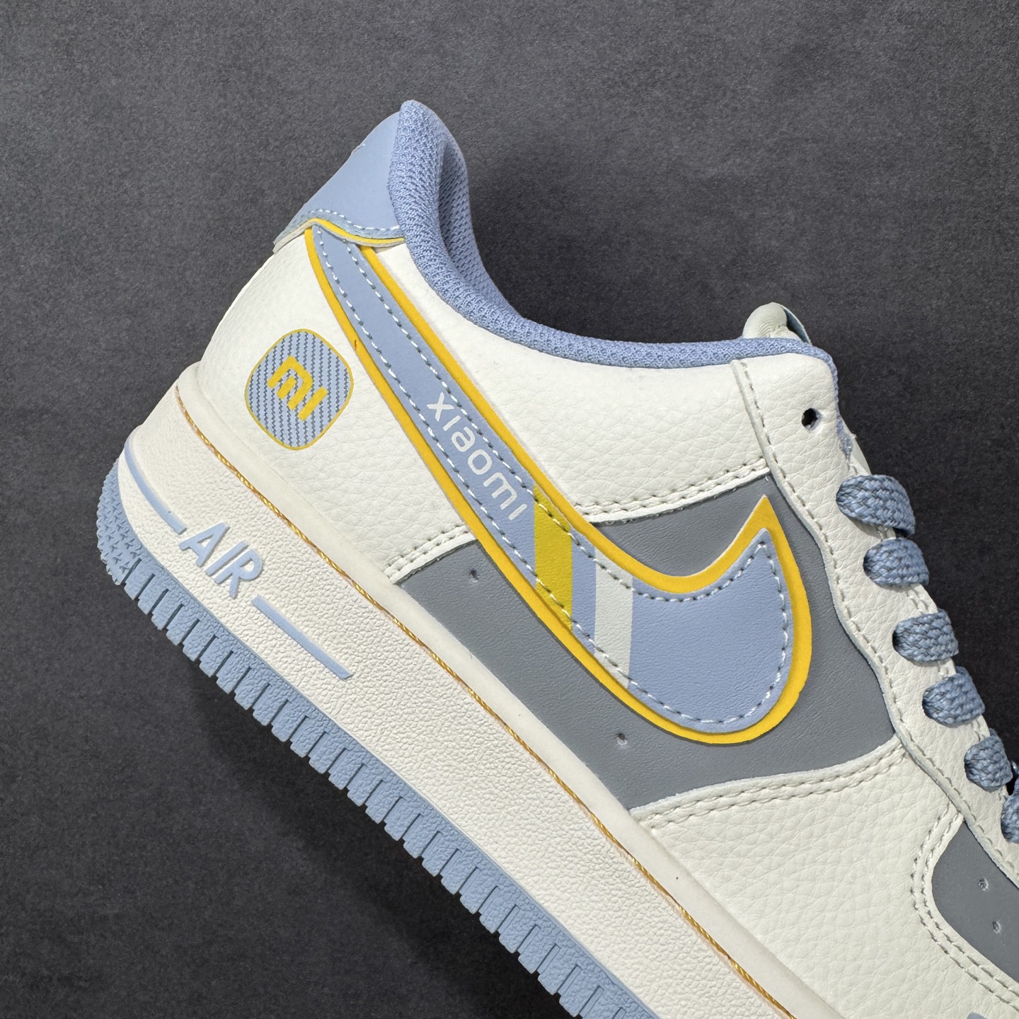图片[6]-【定制版】NIke Air Force 1 \’07 Low “小米联名-Su7 ultra”空军一号 低帮 运动鞋 休闲鞋 折边针车 工艺难度大 原楦头原纸板 原装鞋盒 定制五金配件 内置全掌气垫 原厂鞋底 货号：XX3168-215 尺码：36 36.5 37.5 38 38.5 39 40 40.5 41 42 42.5 43 44 44.5 45 编码：HXSA310320-选品中心