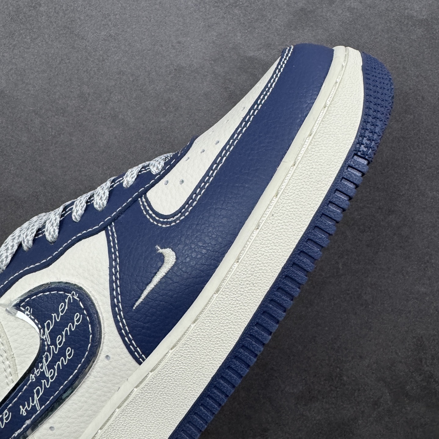 图片[5]-【定制版】NIke Air Force 1 \’07 Low “北面联名——午夜蓝”空军一号 低帮 运动鞋 休闲鞋 折边针车 工艺难度大 原楦头原纸板 原装鞋盒 定制五金配件 内置全掌气垫 原厂鞋底 货号：XL1982-333 尺码：36 36.5 37.5 38 38.5 39 40 40.5 41 42 42.5 43 44 44.5 45-选品中心