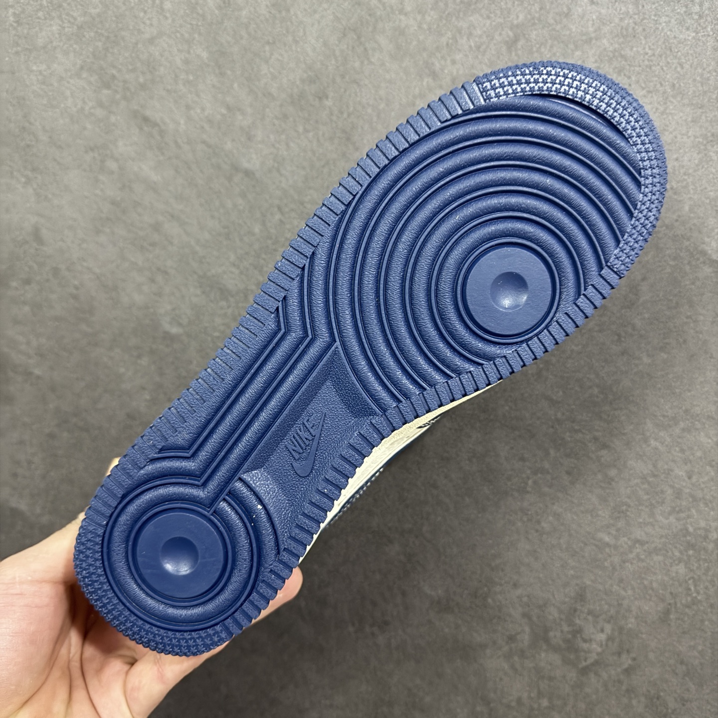 图片[9]-【定制版】NIke Air Force 1 \’07 Low “北面联名——午夜蓝”空军一号 低帮 运动鞋 休闲鞋 折边针车 工艺难度大 原楦头原纸板 原装鞋盒 定制五金配件 内置全掌气垫 原厂鞋底 货号：XL1982-333 尺码：36 36.5 37.5 38 38.5 39 40 40.5 41 42 42.5 43 44 44.5 45-选品中心