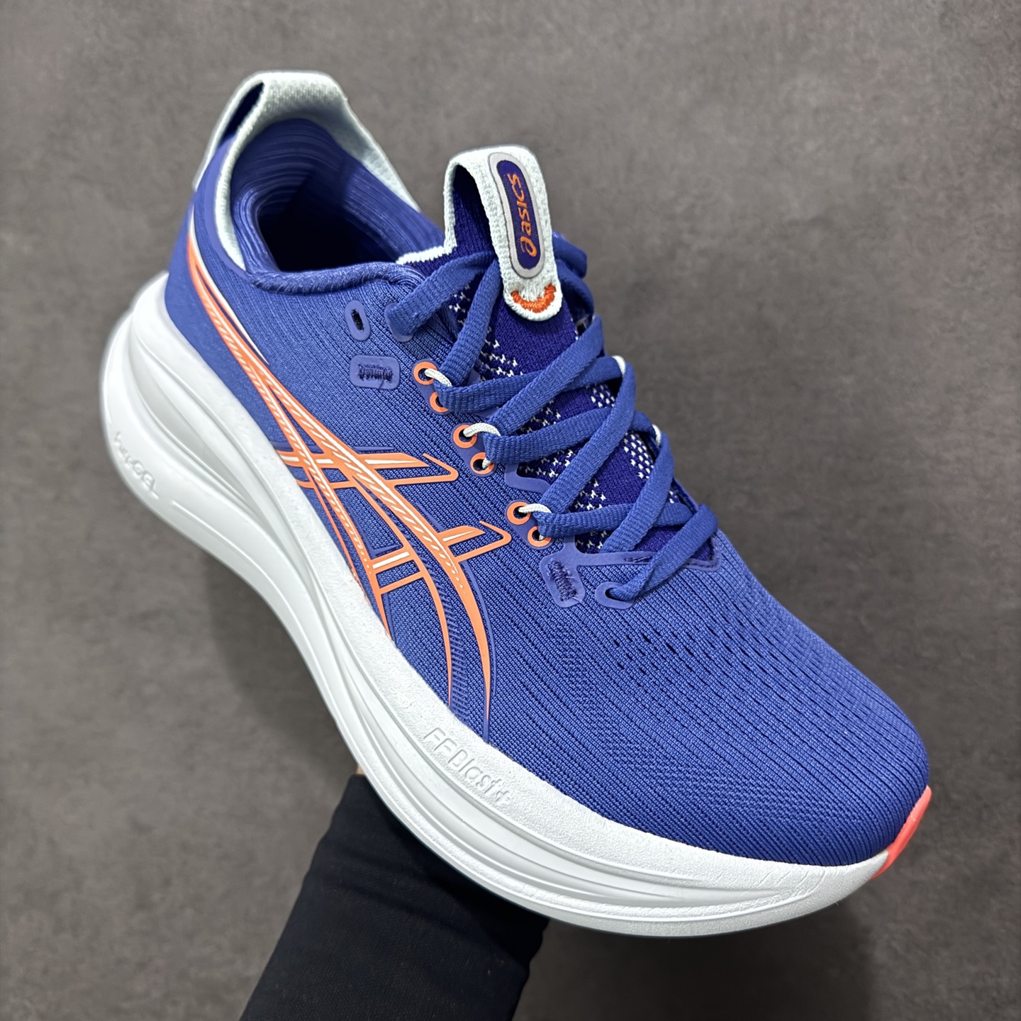 Asics Gel-Nimbus 28 亚瑟士复古透气休闲鞋缓震耐磨跑步鞋 货号：1011C127-40