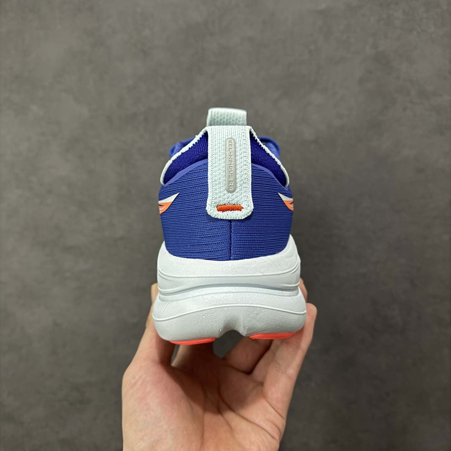 Asics Gel-Nimbus 28 亚瑟士复古透气休闲鞋缓震耐磨跑步鞋 货号：1011C127-40