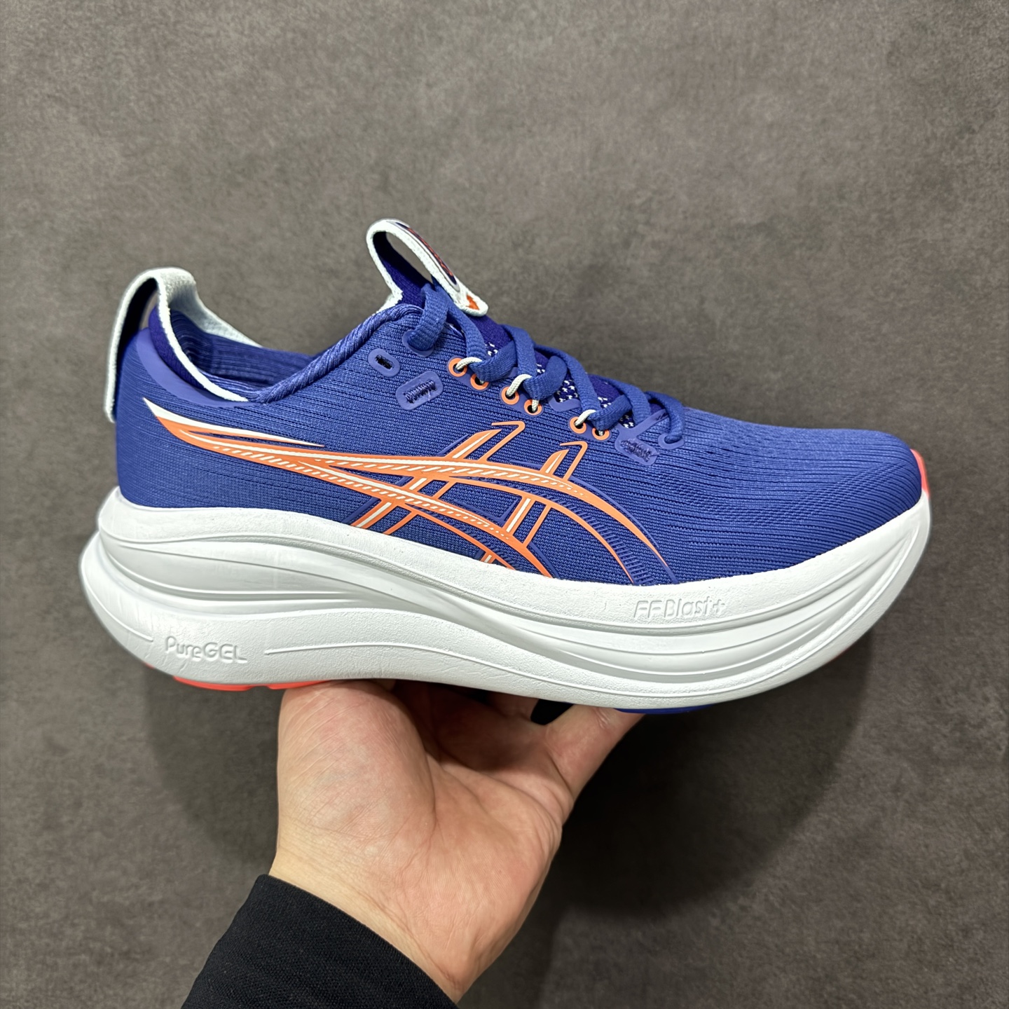 Asics Gel-Nimbus 28 亚瑟士复古透气休闲鞋缓震耐磨跑步鞋 货号：1011C127-40
