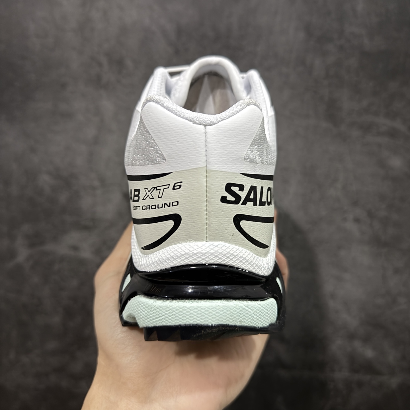 图片[4]-【跑量版】 Salomon XT-6 Expanse 一代 萨洛蒙复古潮流户外机能登山跑鞋 哈士奇413173 全套原纸板楦头开发 原厂特供网布配套加持 确保原汁原味 完美呈现版型 原档数据独家私模五层组合大底 原装Ortholite轻量化鞋垫 中底布带钢印编号 原厂TPU锁扣 进口港宝加持 后跟自然饱满 还原公司包裹性 鞋面以“锯齿”状的包裹系统呈现 在基色底之下加入了各种色点缀 将公司的最新技术和时尚前卫的造型融入耐用的长跑款式中 鞋面由 TPU 薄膜制成 并焊接在高耐磨网眼上 使其既时尚又坚固 由 ACS底盘支撑 可增强稳定性和支撑力 以及由橡胶凸耳 Contragrip外底覆盖的 EVA 缓冲中底 旨在应对崎岖的地形 鞋舌上的彩色Salomon 标签、Quicklace 系统以及鞋头、鞋舌和鞋跟上的附加品牌使细节更加完美 让穿着者可以轻松驾驭户外与通勤下的任何运动生活场景 无缝鞋身户外随意纵横 颜值与脚感兼备 出街通勤 绝对非常吸睛 你值得拥有 尺码：36 36.5 37.5 38 38.5 39 40 40.5 41 42 42.5 43 44 44.5 45 46-选品中心