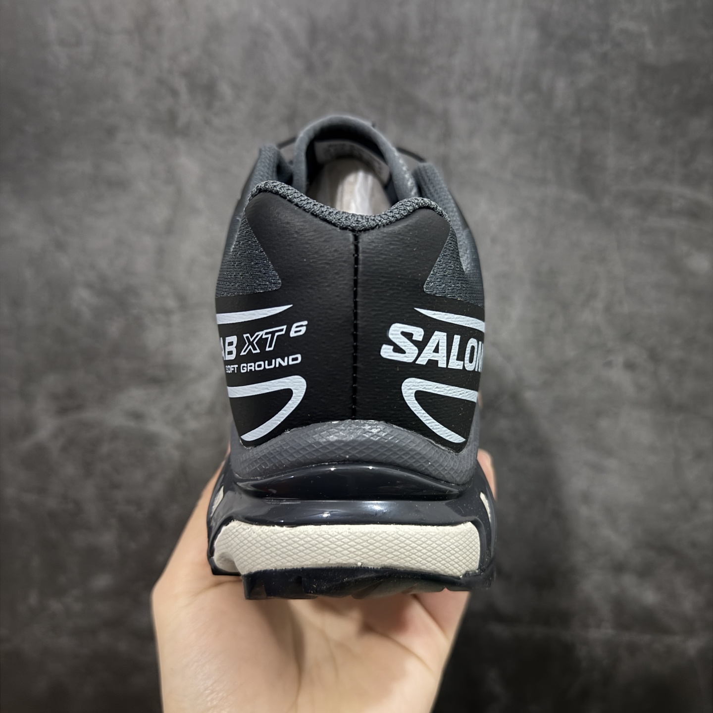 图片[4]-【跑量版】 Salomon XT-6 Expanse 一代 萨洛蒙复古潮流户外机能登山跑鞋 417170 全套原纸板楦头开发 原厂特供网布配套加持 确保原汁原味 完美呈现版型 原档数据独家私模五层组合大底 原装Ortholite轻量化鞋垫 中底布带钢印编号 原厂TPU锁扣 进口港宝加持 后跟自然饱满 还原公司包裹性 鞋面以“锯齿”状的包裹系统呈现 在基色底之下加入了各种色点缀 将公司的最新技术和时尚前卫的造型融入耐用的长跑款式中 鞋面由 TPU 薄膜制成 并焊接在高耐磨网眼上 使其既时尚又坚固 由 ACS底盘支撑 可增强稳定性和支撑力 以及由橡胶凸耳 Contragrip外底覆盖的 EVA 缓冲中底 旨在应对崎岖的地形 鞋舌上的彩色Salomon 标签、Quicklace 系统以及鞋头、鞋舌和鞋跟上的附加品牌使细节更加完美 让穿着者可以轻松驾驭户外与通勤下的任何运动生活场景 无缝鞋身户外随意纵横 颜值与脚感兼备 出街通勤 绝对非常吸睛 你值得拥有 尺码：36 36.5 37.5 38 38.5 39 40 40.5 41 42 42.5 43 44 44.5 45 46-选品中心