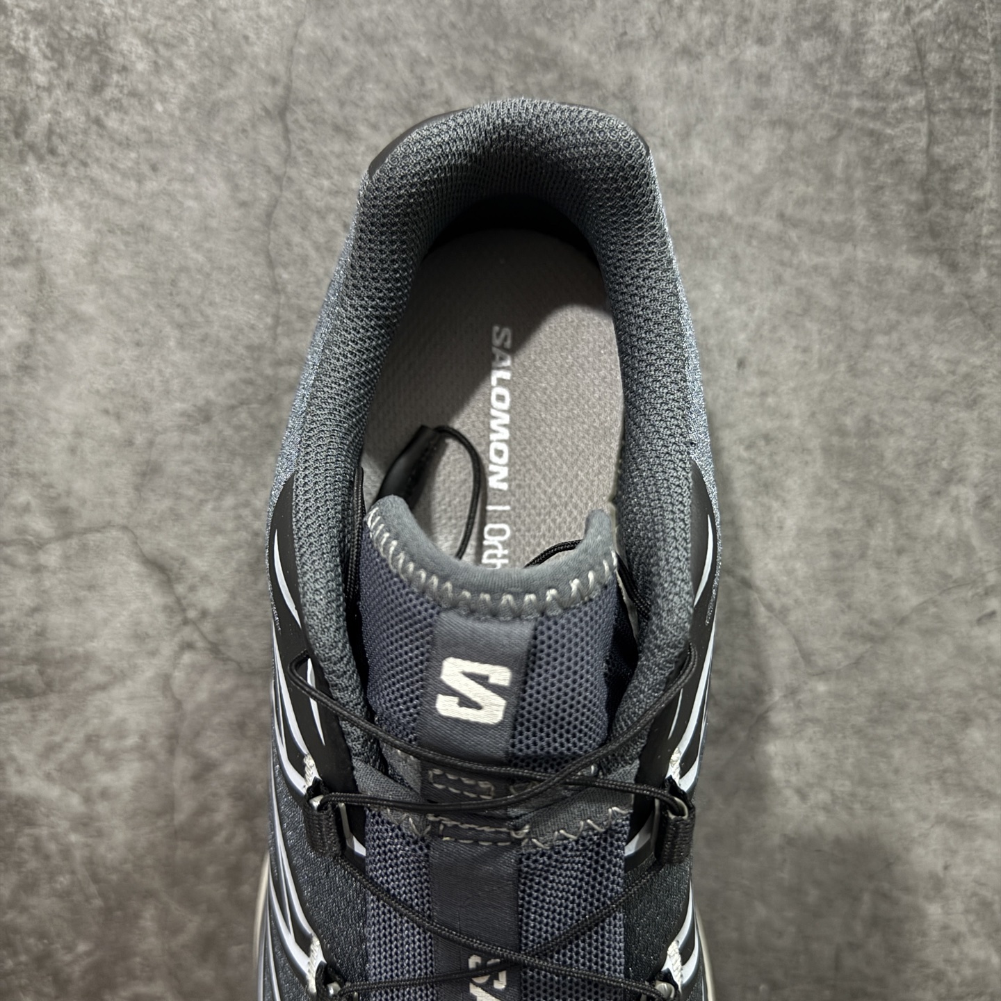 图片[8]-【跑量版】 Salomon XT-6 Expanse 一代 萨洛蒙复古潮流户外机能登山跑鞋 417170 全套原纸板楦头开发 原厂特供网布配套加持 确保原汁原味 完美呈现版型 原档数据独家私模五层组合大底 原装Ortholite轻量化鞋垫 中底布带钢印编号 原厂TPU锁扣 进口港宝加持 后跟自然饱满 还原公司包裹性 鞋面以“锯齿”状的包裹系统呈现 在基色底之下加入了各种色点缀 将公司的最新技术和时尚前卫的造型融入耐用的长跑款式中 鞋面由 TPU 薄膜制成 并焊接在高耐磨网眼上 使其既时尚又坚固 由 ACS底盘支撑 可增强稳定性和支撑力 以及由橡胶凸耳 Contragrip外底覆盖的 EVA 缓冲中底 旨在应对崎岖的地形 鞋舌上的彩色Salomon 标签、Quicklace 系统以及鞋头、鞋舌和鞋跟上的附加品牌使细节更加完美 让穿着者可以轻松驾驭户外与通勤下的任何运动生活场景 无缝鞋身户外随意纵横 颜值与脚感兼备 出街通勤 绝对非常吸睛 你值得拥有 尺码：36 36.5 37.5 38 38.5 39 40 40.5 41 42 42.5 43 44 44.5 45 46-选品中心