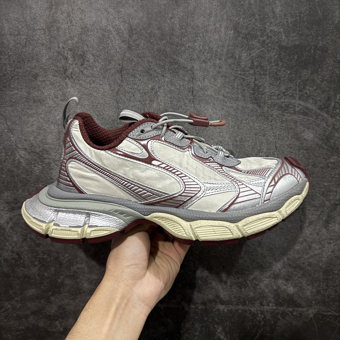 【XA版本】BALENCIAGA 3XL Sneakers 巴黎世家十代网布系带低帮走秀复古老爹鞋 全套原纸板楦头开发 最原汁原味的灵魂版型 全鞋荧光划线卡点 胶水把控整洁度追求极致完美 每一双都是工艺品 多重QC质检 超越公司货的品控标准 实实在在的免检产品 原盒原配 正确字体电绣 粗细、位置、大小正确 侧边TPU 透气孔匹配意产原版 正确分离大底 TPU软底 原版一致大底LOGO 立体感十足 原厂皮料水洗做旧 采购原厂网纱 不含皮革 网布材料和聚氨酯 磨损效果 鞋头边缘和后帮 Balenciaga 徽标 鞋面和后跟凸印尺码 鞋舌 3XL 橡胶品牌标识和反光细节 鞋帮拉袢和鞋舌拉祥 配反光细节 备用鞋带在鞋履前侧 可在穿着前取下 便于不同造型搭配 偏大一码 尺码：35-46-选品中心