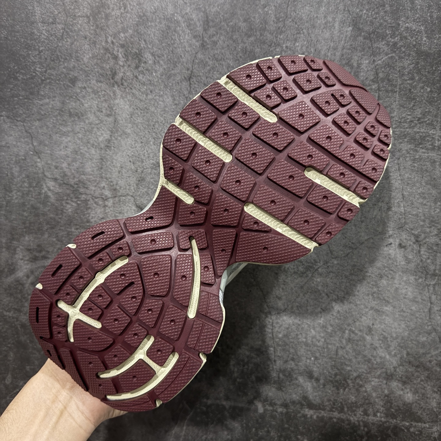 图片[9]-【XA版本】BALENCIAGA 3XL Sneakers 巴黎世家十代网布系带低帮走秀复古老爹鞋 全套原纸板楦头开发 最原汁原味的灵魂版型 全鞋荧光划线卡点 胶水把控整洁度追求极致完美 每一双都是工艺品 多重QC质检 超越公司货的品控标准 实实在在的免检产品 原盒原配 正确字体电绣 粗细、位置、大小正确 侧边TPU 透气孔匹配意产原版 正确分离大底 TPU软底 原版一致大底LOGO 立体感十足 原厂皮料水洗做旧 采购原厂网纱 不含皮革 网布材料和聚氨酯 磨损效果 鞋头边缘和后帮 Balenciaga 徽标 鞋面和后跟凸印尺码 鞋舌 3XL 橡胶品牌标识和反光细节 鞋帮拉袢和鞋舌拉祥 配反光细节 备用鞋带在鞋履前侧 可在穿着前取下 便于不同造型搭配 偏大一码 尺码：35-46-选品中心