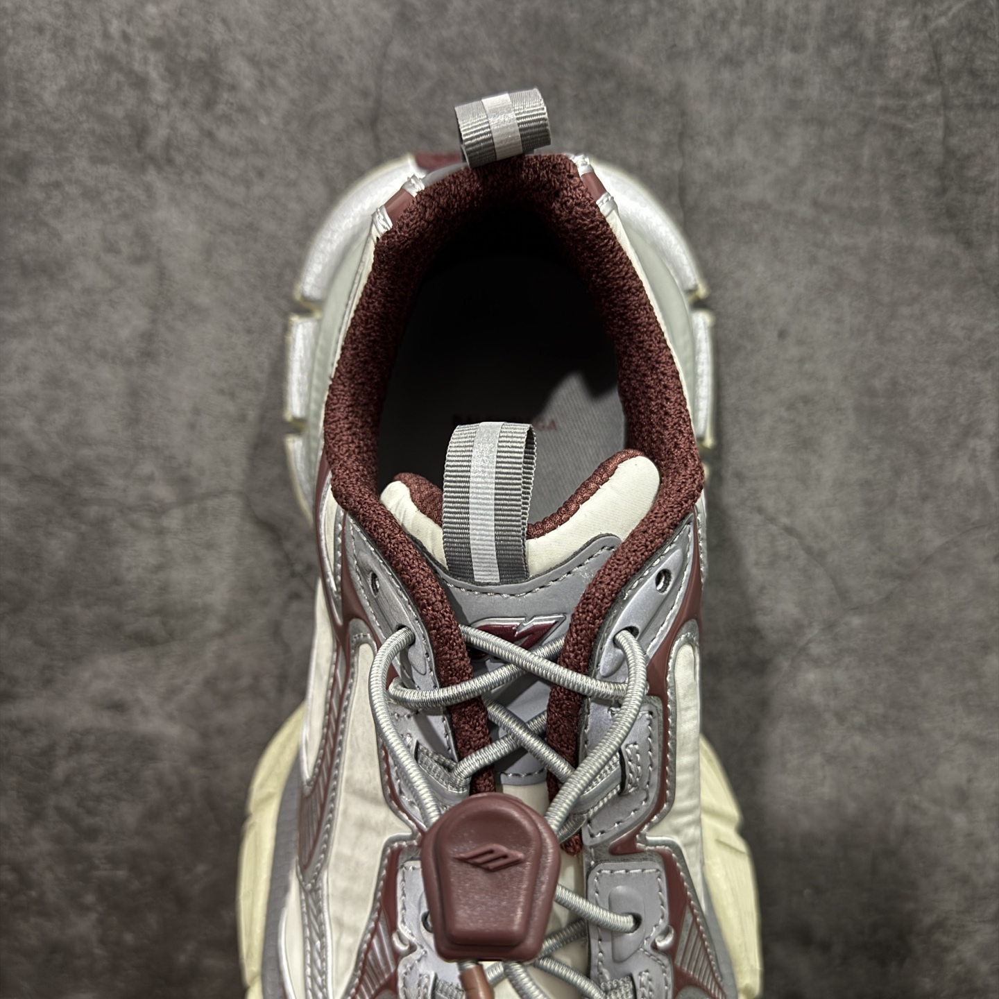 图片[8]-【XA版本】BALENCIAGA 3XL Sneakers 巴黎世家十代网布系带低帮走秀复古老爹鞋 全套原纸板楦头开发 最原汁原味的灵魂版型 全鞋荧光划线卡点 胶水把控整洁度追求极致完美 每一双都是工艺品 多重QC质检 超越公司货的品控标准 实实在在的免检产品 原盒原配 正确字体电绣 粗细、位置、大小正确 侧边TPU 透气孔匹配意产原版 正确分离大底 TPU软底 原版一致大底LOGO 立体感十足 原厂皮料水洗做旧 采购原厂网纱 不含皮革 网布材料和聚氨酯 磨损效果 鞋头边缘和后帮 Balenciaga 徽标 鞋面和后跟凸印尺码 鞋舌 3XL 橡胶品牌标识和反光细节 鞋帮拉袢和鞋舌拉祥 配反光细节 备用鞋带在鞋履前侧 可在穿着前取下 便于不同造型搭配 偏大一码 尺码：35-46-选品中心