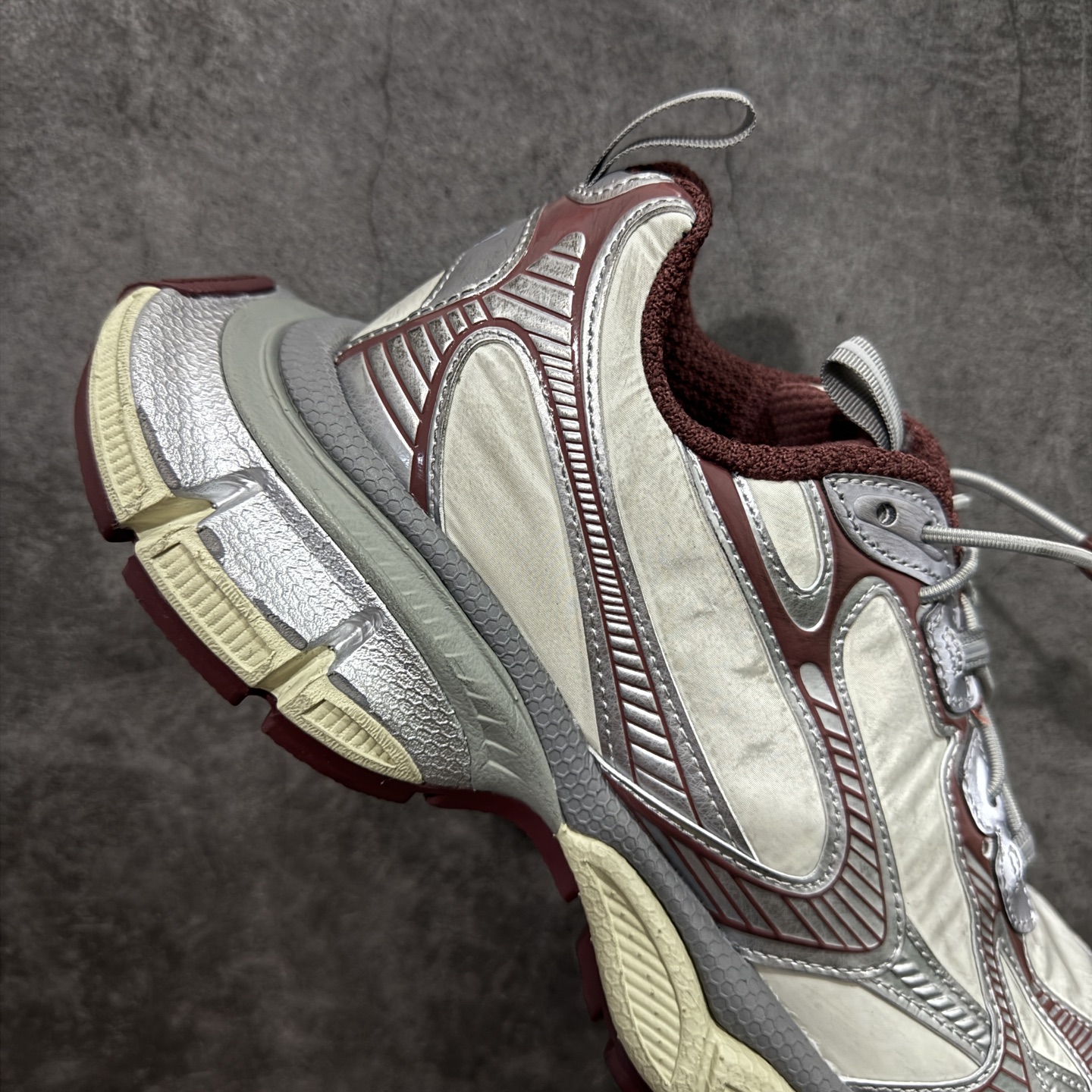 图片[7]-【XA版本】BALENCIAGA 3XL Sneakers 巴黎世家十代网布系带低帮走秀复古老爹鞋 全套原纸板楦头开发 最原汁原味的灵魂版型 全鞋荧光划线卡点 胶水把控整洁度追求极致完美 每一双都是工艺品 多重QC质检 超越公司货的品控标准 实实在在的免检产品 原盒原配 正确字体电绣 粗细、位置、大小正确 侧边TPU 透气孔匹配意产原版 正确分离大底 TPU软底 原版一致大底LOGO 立体感十足 原厂皮料水洗做旧 采购原厂网纱 不含皮革 网布材料和聚氨酯 磨损效果 鞋头边缘和后帮 Balenciaga 徽标 鞋面和后跟凸印尺码 鞋舌 3XL 橡胶品牌标识和反光细节 鞋帮拉袢和鞋舌拉祥 配反光细节 备用鞋带在鞋履前侧 可在穿着前取下 便于不同造型搭配 偏大一码 尺码：35-46-选品中心