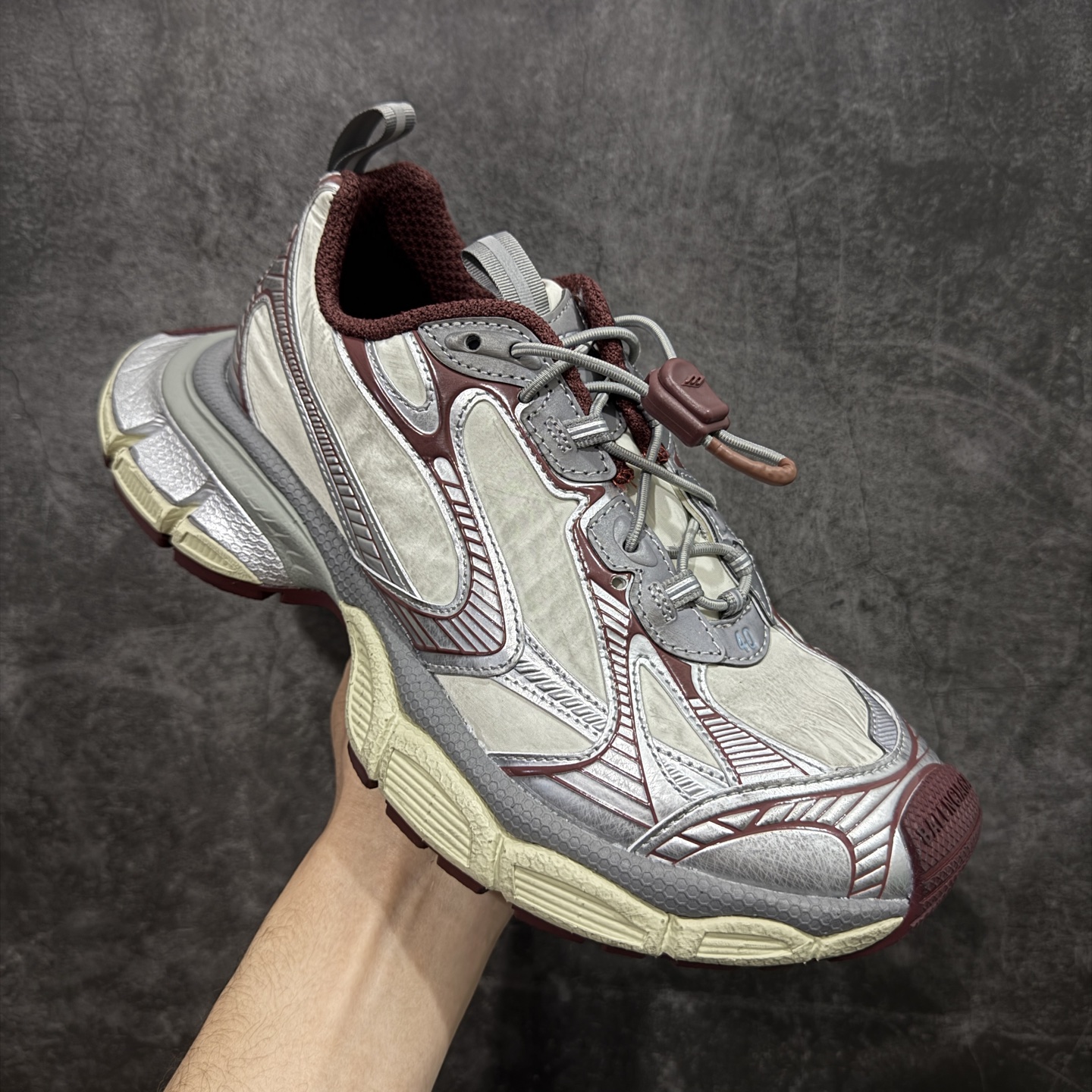图片[3]-【XA版本】BALENCIAGA 3XL Sneakers 巴黎世家十代网布系带低帮走秀复古老爹鞋 全套原纸板楦头开发 最原汁原味的灵魂版型 全鞋荧光划线卡点 胶水把控整洁度追求极致完美 每一双都是工艺品 多重QC质检 超越公司货的品控标准 实实在在的免检产品 原盒原配 正确字体电绣 粗细、位置、大小正确 侧边TPU 透气孔匹配意产原版 正确分离大底 TPU软底 原版一致大底LOGO 立体感十足 原厂皮料水洗做旧 采购原厂网纱 不含皮革 网布材料和聚氨酯 磨损效果 鞋头边缘和后帮 Balenciaga 徽标 鞋面和后跟凸印尺码 鞋舌 3XL 橡胶品牌标识和反光细节 鞋帮拉袢和鞋舌拉祥 配反光细节 备用鞋带在鞋履前侧 可在穿着前取下 便于不同造型搭配 偏大一码 尺码：35-46-选品中心