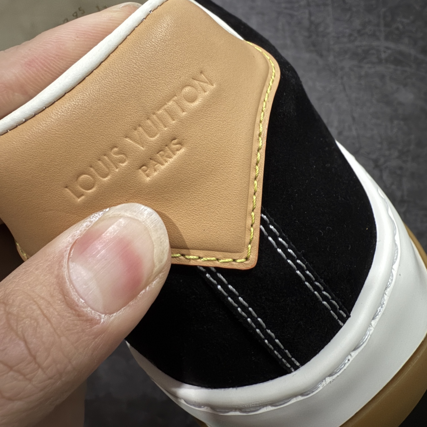 图片[4]-【佛山超a版】LV 路易威登LOUIS VUITTON Tilted Low Sneakers 倾斜系列低帮复古休闲运动文化百搭板鞋 2026早春款板鞋 市场最顶天花板 正确细节 完美版型做工 欢迎对比市场任何品质的货品 广东原产 升级原楦型开发纸版 包装说明书防尘布袋物件(附送官方快递加固牛皮纸外盒!!)#采用Monogram 丹宁布鞋面材质#鞋垫嵌入软脚感EVA物料#后跟耐弯折滴塑支撑片#全新开发TPR光泽组合隔色鞋底❗ 尺码：39 40 41 42 43 44 45-选品中心