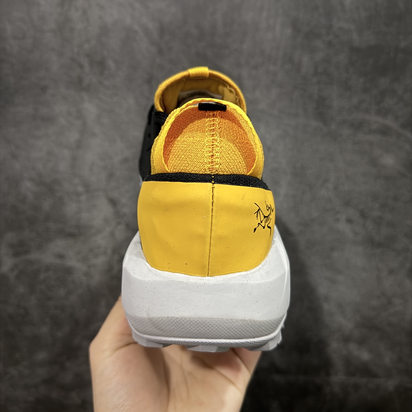 图片[4]-【公司级】Arcteryx始祖鸟 Vertex Alpine GTX M 男女情侣款低帮登山鞋 适合技术路线单日徒步穿着 aerios 鞋受到长途野外跑步鞋的启发 适合在变化的地形上进行快速轻快的徒步旅行穿着，舒适而有支撑性，鞋面更轻薄透气舒适。敏捷、稳定和技术路线上的自信源于vibram® megagrip外底、压缩eva内底以及一体的tpu 尺码：36-45-选品中心