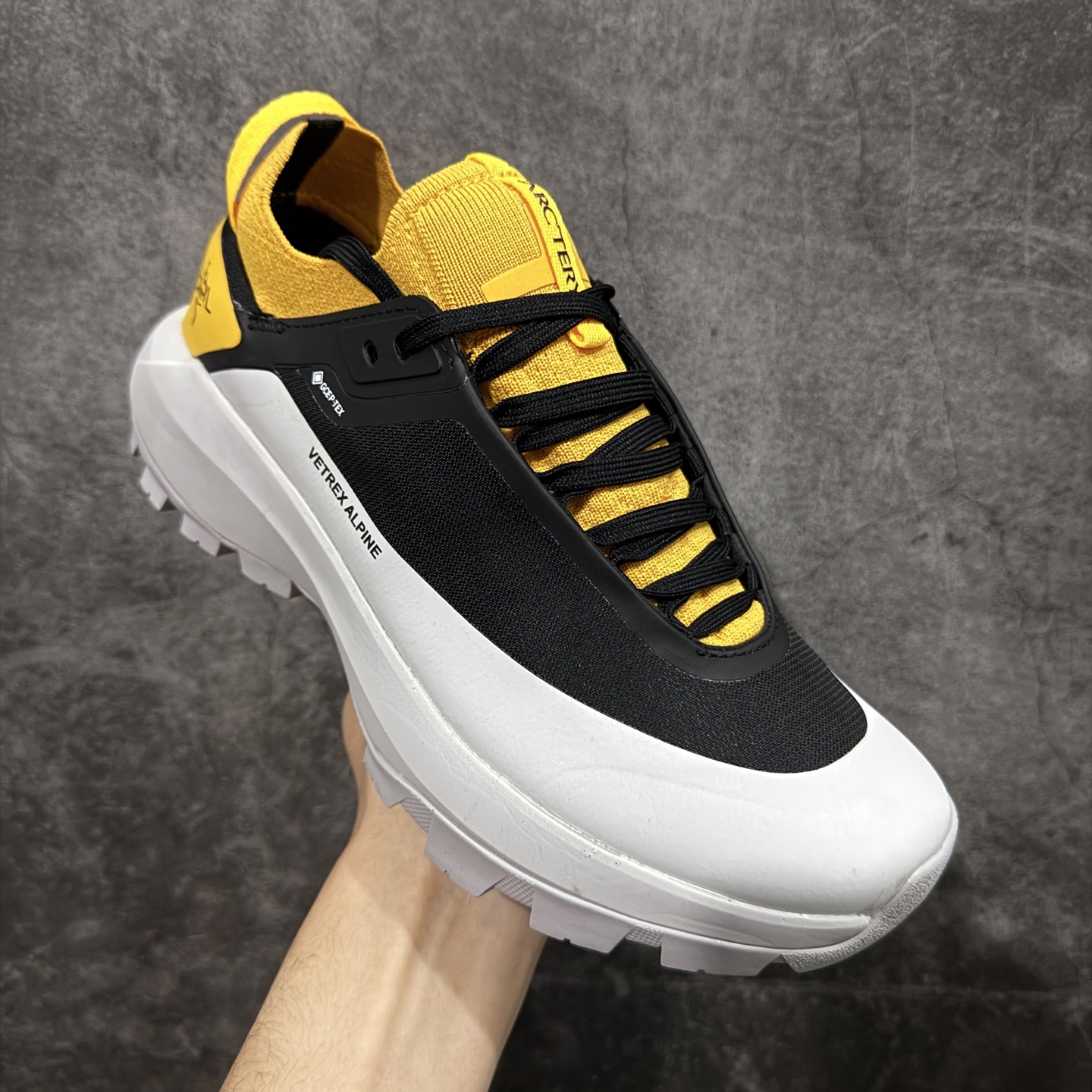 图片[3]-【公司级】Arcteryx始祖鸟 Vertex Alpine GTX M 男女情侣款低帮登山鞋 适合技术路线单日徒步穿着 aerios 鞋受到长途野外跑步鞋的启发 适合在变化的地形上进行快速轻快的徒步旅行穿着，舒适而有支撑性，鞋面更轻薄透气舒适。敏捷、稳定和技术路线上的自信源于vibram® megagrip外底、压缩eva内底以及一体的tpu 尺码：36-45-选品中心