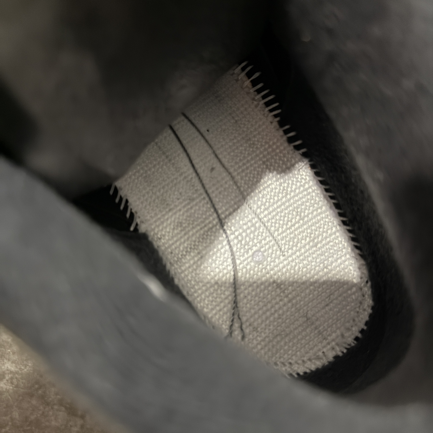 图片[9]-【原厂版】Air Jordan AJ4 Retro “Imperial Purple” 帝王紫 FV5029-500 全新升级改良 原鞋原楦原纸板同源开发 完美呈现乔4的版型 内侧正确双色网格 还原细节 原厂皮料 正确气垫颜色 正确网格工艺 正确拉帮工艺 全鞋原装材料制作 原档案原模具打造 支持全方位与正品对比 尺码：36 36.5 37.5 38 38.5 39 40 40.5 41 42 42.5 43 44 44.5 45 46 47.5-选品中心