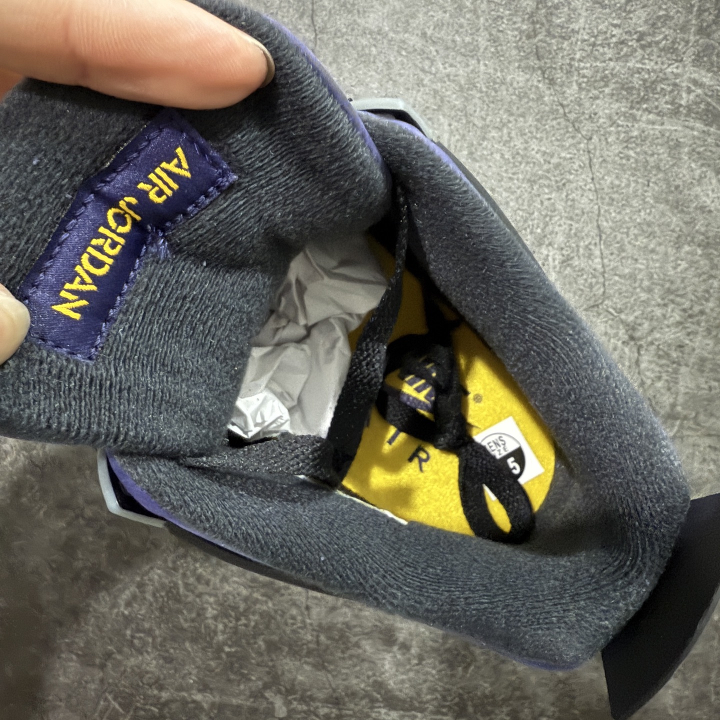 图片[7]-【原厂版】Air Jordan AJ4 Retro “Imperial Purple” 帝王紫 FV5029-500 全新升级改良 原鞋原楦原纸板同源开发 完美呈现乔4的版型 内侧正确双色网格 还原细节 原厂皮料 正确气垫颜色 正确网格工艺 正确拉帮工艺 全鞋原装材料制作 原档案原模具打造 支持全方位与正品对比 尺码：36 36.5 37.5 38 38.5 39 40 40.5 41 42 42.5 43 44 44.5 45 46 47.5-选品中心