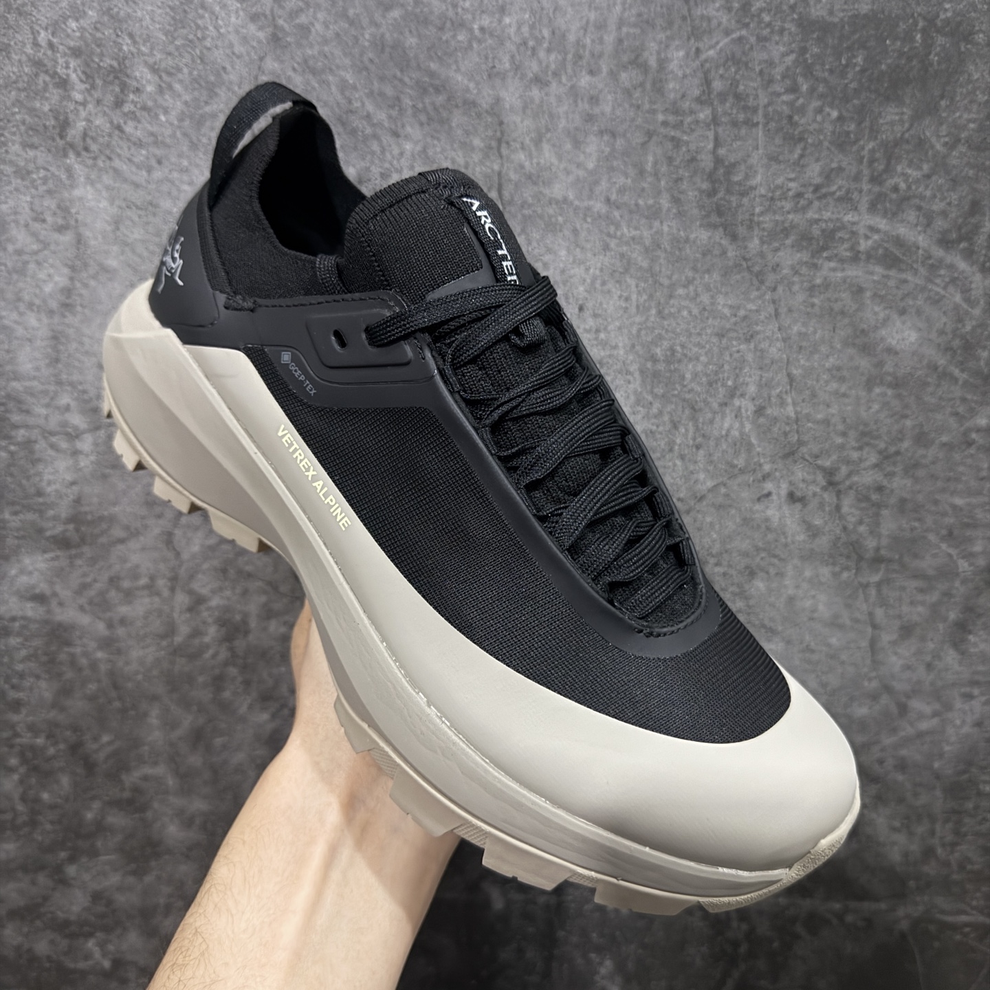 图片[3]-【公司级】Arcteryx始祖鸟 Vertex Alpine GTX M 男女情侣款低帮登山鞋 适合技术路线单日徒步穿着 aerios 鞋受到长途野外跑步鞋的启发 适合在变化的地形上进行快速轻快的徒步旅行穿着，舒适而有支撑性，鞋面更轻薄透气舒适。敏捷、稳定和技术路线上的自信源于vibram® megagrip外底、压缩eva内底以及一体的tpu 尺码：36-45-选品中心