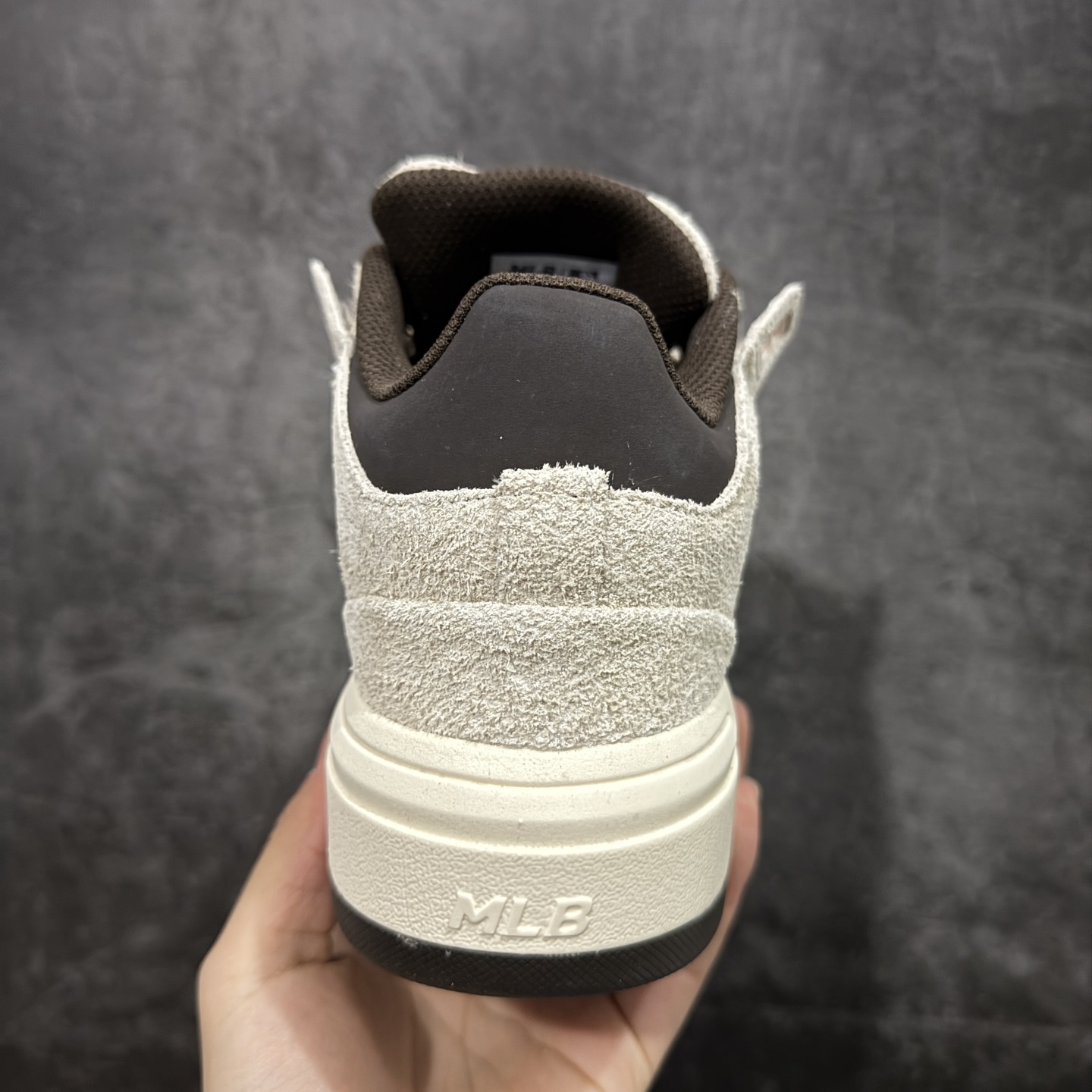 图片[4]-【纯原版】韩国洋基队NY大标潮流老爹鞋 MLB小白鞋市面上唯一顶级纯原版本 原材料打造 原楦原档案数据开发版型 完美鞋头弧度/后套收口效果🆚市面文案版本‼️ 原厂立体填充鞋舌海绵 中底注胶孔原数据开发模具大底 原厂转印标 保证不掉字 内增高6cm 原厂1：1模具开发 原厂进口纳米材质 原厂 全套手提袋 原盒雷射防伪标包装 天猫订单品质 官网尺码 35-45-选品中心