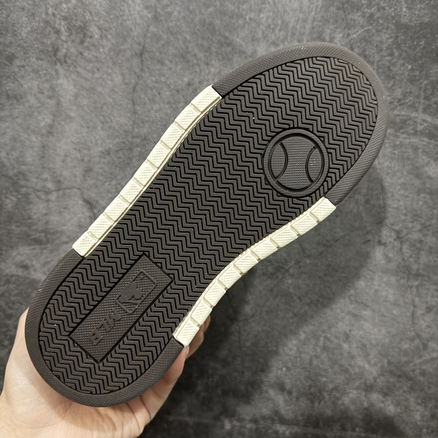 图片[9]-【纯原版】韩国洋基队NY大标潮流老爹鞋 MLB小白鞋市面上唯一顶级纯原版本 原材料打造 原楦原档案数据开发版型 完美鞋头弧度/后套收口效果🆚市面文案版本‼️ 原厂立体填充鞋舌海绵 中底注胶孔原数据开发模具大底 原厂转印标 保证不掉字 内增高6cm 原厂1：1模具开发 原厂进口纳米材质 原厂 全套手提袋 原盒雷射防伪标包装 天猫订单品质 官网尺码 35-45-选品中心