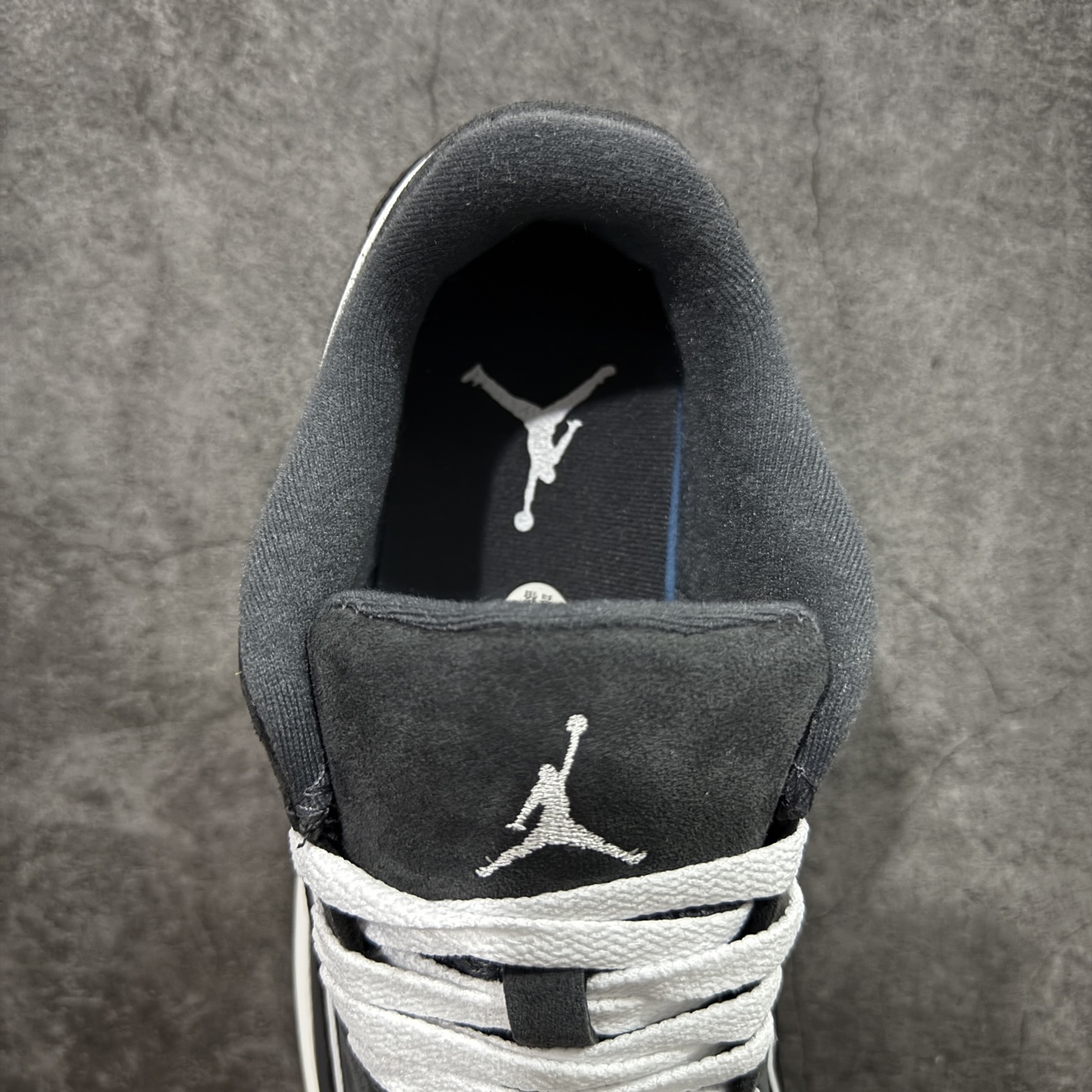 图片[8]-【纯原版】Air Jordan Retro Flight Court SP低帮 AJ低邦 乔丹篮球鞋系列 目前市场最正确版本 头层翻毛＋头层皮 区别市场通货 正确针织鞋码效果 版型完美 正确私模大底 鞋款整体以翻毛皮打造，搭配侧身头层皮面框架，鞋舌及后跟Jumpman Logo分别采用刺绣点缀，后跟侧身Flighth字样也辅以刺绣呈现，秉承轻量化的速度型篮球鞋设计思想完成设计，降低重量的同时提升舒适度，中底延续前作使用了分离式后掌可视化Air Soleb气垫。鞋带孔和后跟鞋提以籃网为造型灵感，将篮球运动巧妙融入到鞋款的设计之中，使鞋身整体富有流动性、节奏感和优雅气质。 货号：HF3255-002 尺码：36 36.5 37.5 38 38.5 39 40 40.5 41 42 42.5 43 44 44.5 45-选品中心