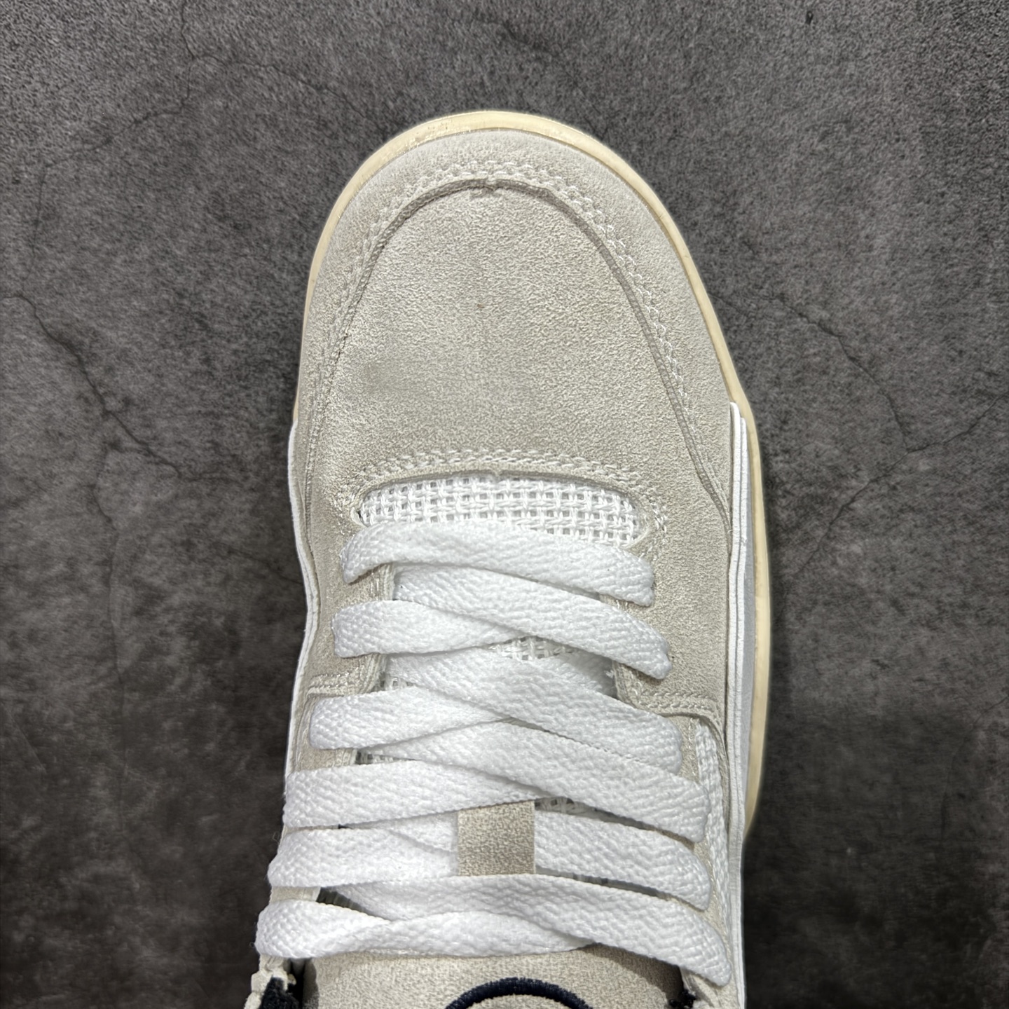 图片[5]-【纯原版】Air Jordan Retro Flight Court SP低帮 AJ低邦 乔丹篮球鞋系列 目前市场最正确版本 头层翻毛＋头层皮 区别市场通货 正确针织鞋码效果 版型完美 正确私模大底 鞋款整体以翻毛皮打造，搭配侧身头层皮面框架，鞋舌及后跟Jumpman Logo分别采用刺绣点缀，后跟侧身Flighth字样也辅以刺绣呈现，秉承轻量化的速度型篮球鞋设计思想完成设计，降低重量的同时提升舒适度，中底延续前作使用了分离式后掌可视化Air Soleb气垫。鞋带孔和后跟鞋提以籃网为造型灵感，将篮球运动巧妙融入到鞋款的设计之中，使鞋身整体富有流动性、节奏感和优雅气质。 货号：IB8838-107 尺码：36 36.5 37.5 38 38.5 39 40 40.5 41 42 42.5 43 44 44.5 45-选品中心