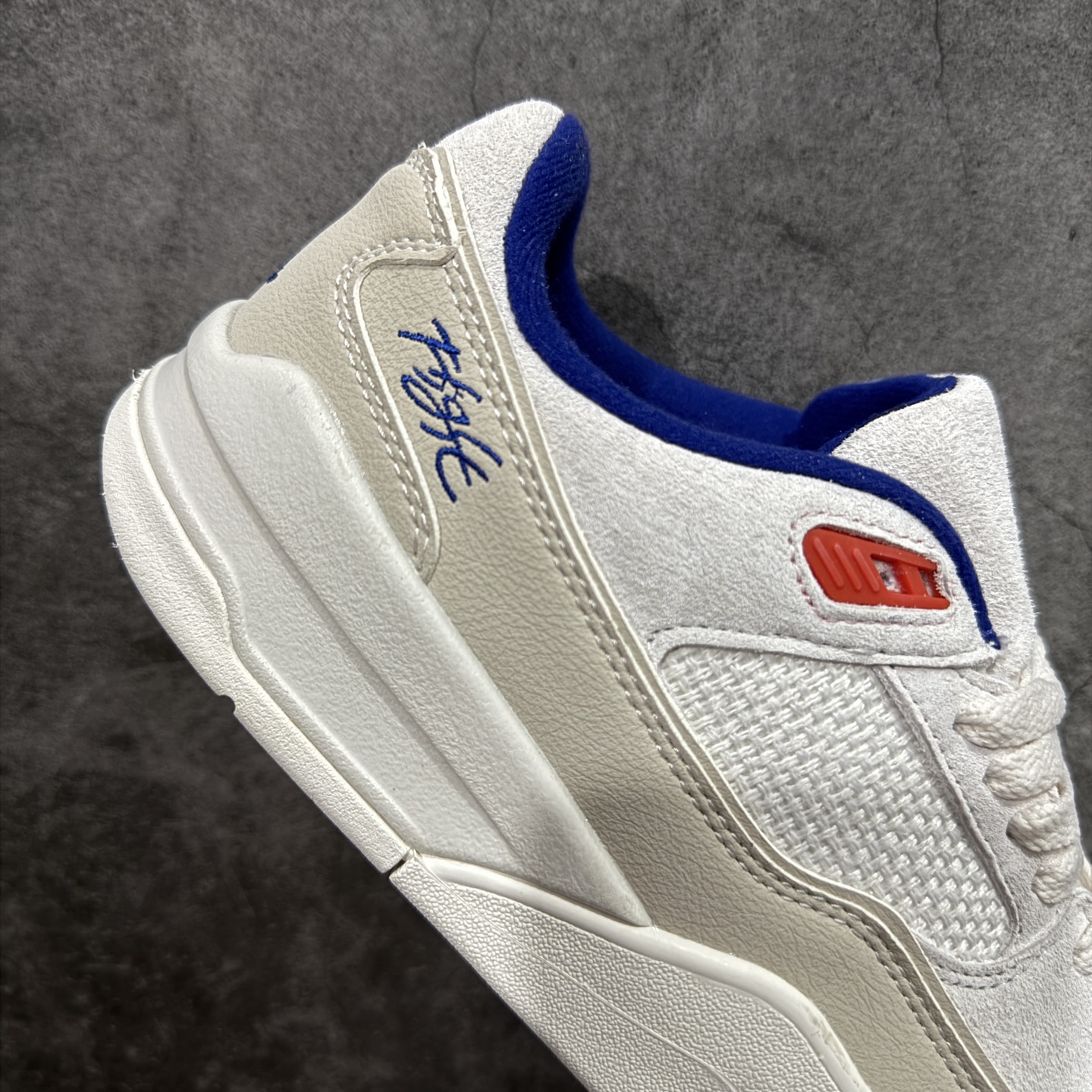 图片[7]-【纯原版】Air Jordan Retro Flight Court SP低帮 AJ低邦 乔丹篮球鞋系列 目前市场最正确版本 头层翻毛＋头层皮 区别市场通货 正确针织鞋码效果 版型完美 正确私模大底 鞋款整体以翻毛皮打造，搭配侧身头层皮面框架，鞋舌及后跟Jumpman Logo分别采用刺绣点缀，后跟侧身Flighth字样也辅以刺绣呈现，秉承轻量化的速度型篮球鞋设计思想完成设计，降低重量的同时提升舒适度，中底延续前作使用了分离式后掌可视化Air Soleb气垫。鞋带孔和后跟鞋提以籃网为造型灵感，将篮球运动巧妙融入到鞋款的设计之中，使鞋身整体富有流动性、节奏感和优雅气质。 货号：HF3255-005 尺码：36 36.5 37.5 38 38.5 39 40 40.5 41 42 42.5 43 44 44.5 45-选品中心