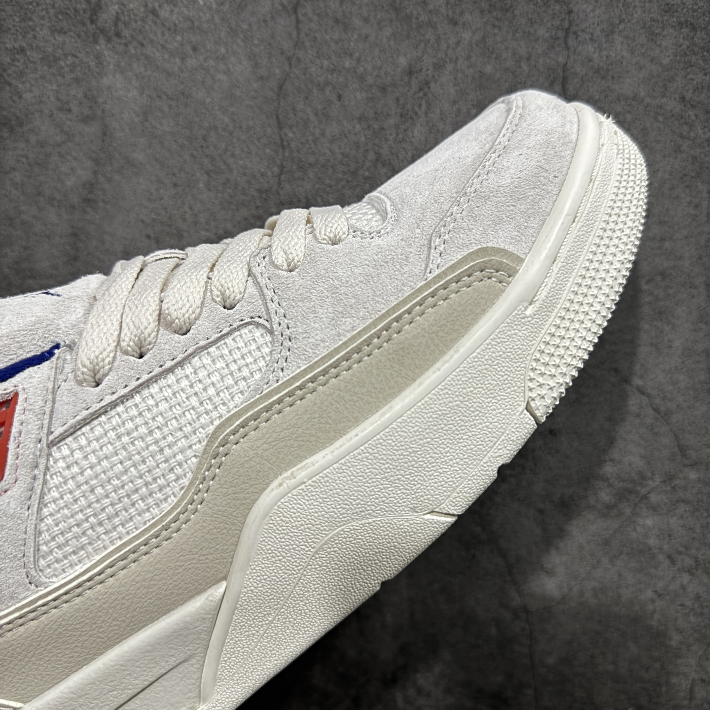 图片[6]-【纯原版】Air Jordan Retro Flight Court SP低帮 AJ低邦 乔丹篮球鞋系列 目前市场最正确版本 头层翻毛＋头层皮 区别市场通货 正确针织鞋码效果 版型完美 正确私模大底 鞋款整体以翻毛皮打造，搭配侧身头层皮面框架，鞋舌及后跟Jumpman Logo分别采用刺绣点缀，后跟侧身Flighth字样也辅以刺绣呈现，秉承轻量化的速度型篮球鞋设计思想完成设计，降低重量的同时提升舒适度，中底延续前作使用了分离式后掌可视化Air Soleb气垫。鞋带孔和后跟鞋提以籃网为造型灵感，将篮球运动巧妙融入到鞋款的设计之中，使鞋身整体富有流动性、节奏感和优雅气质。 货号：HF3255-005 尺码：36 36.5 37.5 38 38.5 39 40 40.5 41 42 42.5 43 44 44.5 45-选品中心