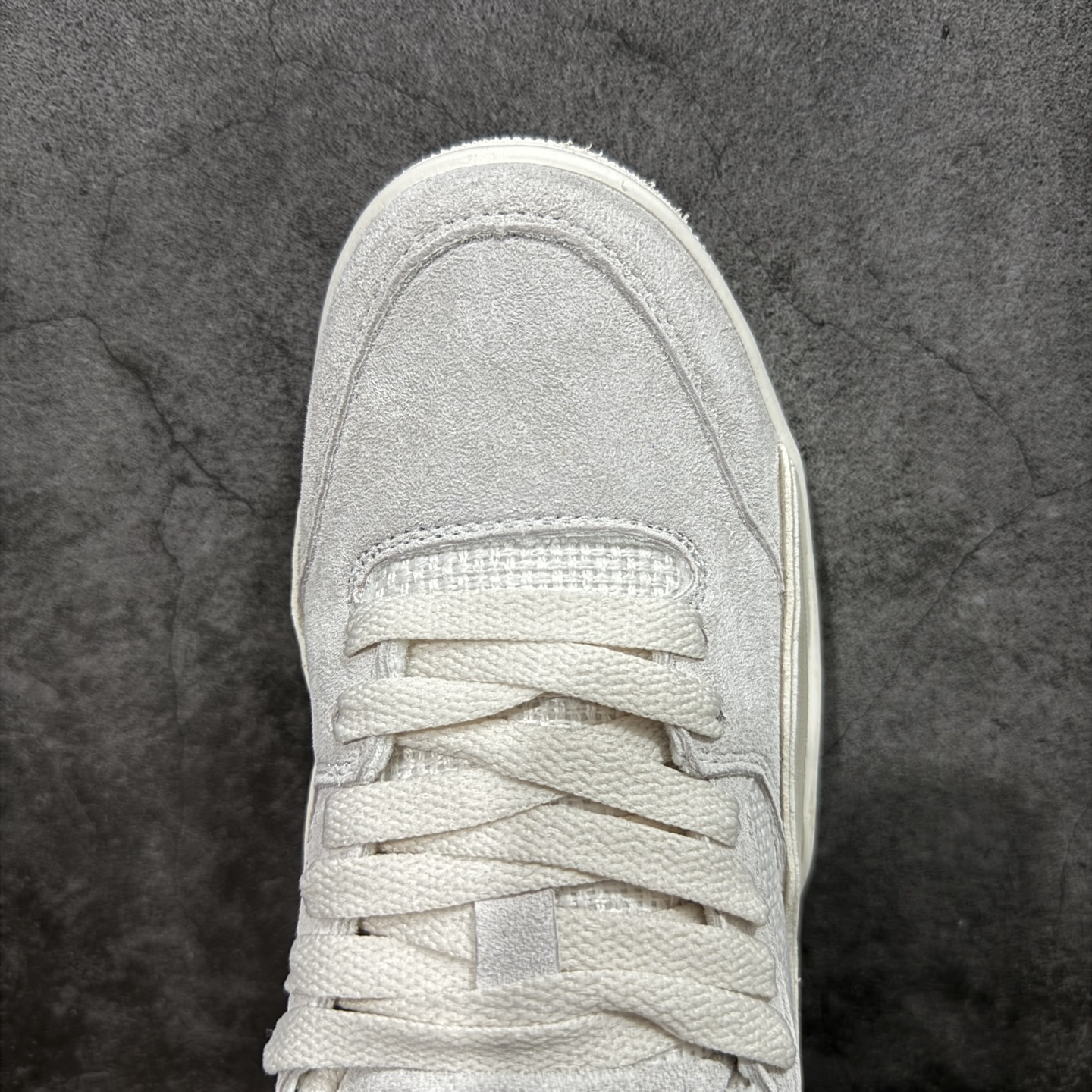 图片[5]-【纯原版】Air Jordan Retro Flight Court SP低帮 AJ低邦 乔丹篮球鞋系列 目前市场最正确版本 头层翻毛＋头层皮 区别市场通货 正确针织鞋码效果 版型完美 正确私模大底 鞋款整体以翻毛皮打造，搭配侧身头层皮面框架，鞋舌及后跟Jumpman Logo分别采用刺绣点缀，后跟侧身Flighth字样也辅以刺绣呈现，秉承轻量化的速度型篮球鞋设计思想完成设计，降低重量的同时提升舒适度，中底延续前作使用了分离式后掌可视化Air Soleb气垫。鞋带孔和后跟鞋提以籃网为造型灵感，将篮球运动巧妙融入到鞋款的设计之中，使鞋身整体富有流动性、节奏感和优雅气质。 货号：HF3255-005 尺码：36 36.5 37.5 38 38.5 39 40 40.5 41 42 42.5 43 44 44.5 45-选品中心