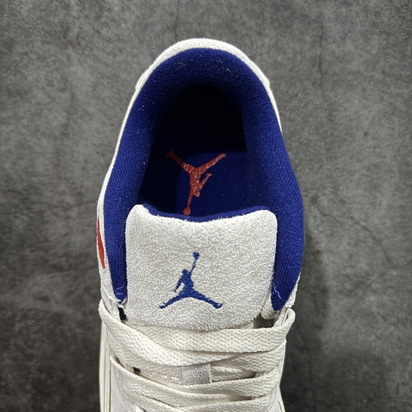 图片[8]-【纯原版】Air Jordan Retro Flight Court SP低帮 AJ低邦 乔丹篮球鞋系列 目前市场最正确版本 头层翻毛＋头层皮 区别市场通货 正确针织鞋码效果 版型完美 正确私模大底 鞋款整体以翻毛皮打造，搭配侧身头层皮面框架，鞋舌及后跟Jumpman Logo分别采用刺绣点缀，后跟侧身Flighth字样也辅以刺绣呈现，秉承轻量化的速度型篮球鞋设计思想完成设计，降低重量的同时提升舒适度，中底延续前作使用了分离式后掌可视化Air Soleb气垫。鞋带孔和后跟鞋提以籃网为造型灵感，将篮球运动巧妙融入到鞋款的设计之中，使鞋身整体富有流动性、节奏感和优雅气质。 货号：HF3255-005 尺码：36 36.5 37.5 38 38.5 39 40 40.5 41 42 42.5 43 44 44.5 45-选品中心