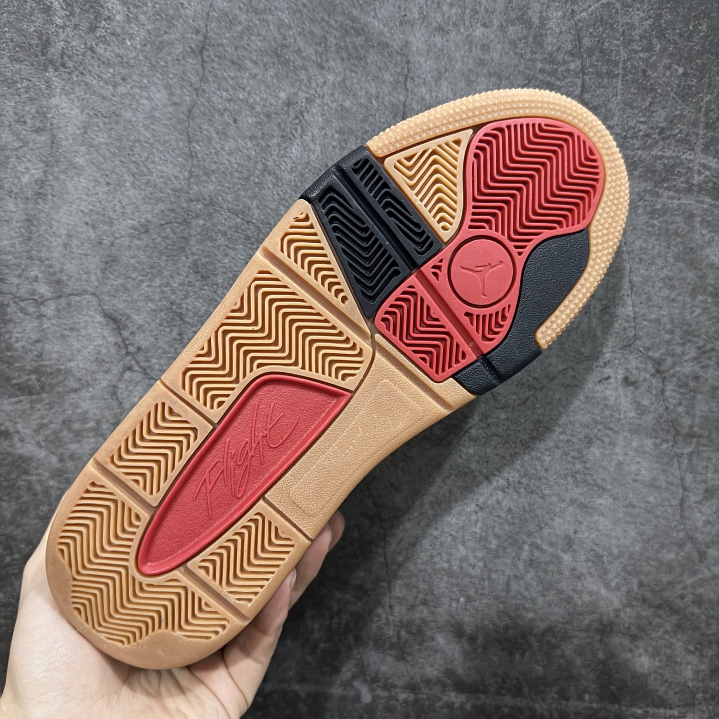 图片[9]-【纯原版】Air Jordan Retro Flight Court SP低帮 AJ低邦 乔丹篮球鞋系列 目前市场最正确版本 头层翻毛＋头层皮 区别市场通货 正确针织鞋码效果 版型完美 正确私模大底 鞋款整体以翻毛皮打造，搭配侧身头层皮面框架，鞋舌及后跟Jumpman Logo分别采用刺绣点缀，后跟侧身Flighth字样也辅以刺绣呈现，秉承轻量化的速度型篮球鞋设计思想完成设计，降低重量的同时提升舒适度，中底延续前作使用了分离式后掌可视化Air Soleb气垫。鞋带孔和后跟鞋提以籃网为造型灵感，将篮球运动巧妙融入到鞋款的设计之中，使鞋身整体富有流动性、节奏感和优雅气质。 货号：HF3255-001 尺码：36 36.5 37.5 38 38.5 39 40 40.5 41 42 42.5 43 44 44.5 45-选品中心