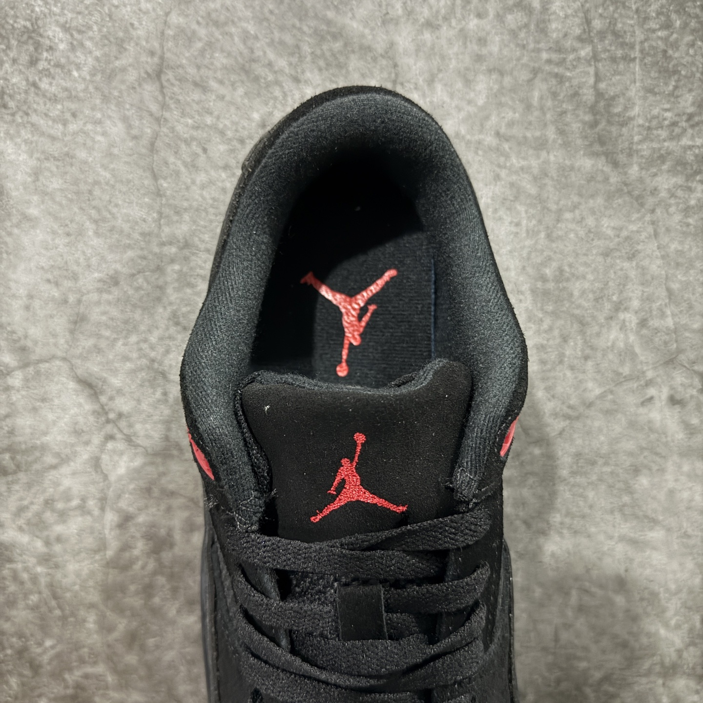 图片[8]-【纯原版】Air Jordan Retro Flight Court SP低帮 AJ低邦 乔丹篮球鞋系列 目前市场最正确版本 头层翻毛＋头层皮 区别市场通货 正确针织鞋码效果 版型完美 正确私模大底 鞋款整体以翻毛皮打造，搭配侧身头层皮面框架，鞋舌及后跟Jumpman Logo分别采用刺绣点缀，后跟侧身Flighth字样也辅以刺绣呈现，秉承轻量化的速度型篮球鞋设计思想完成设计，降低重量的同时提升舒适度，中底延续前作使用了分离式后掌可视化Air Soleb气垫。鞋带孔和后跟鞋提以籃网为造型灵感，将篮球运动巧妙融入到鞋款的设计之中，使鞋身整体富有流动性、节奏感和优雅气质。 货号：HF3255-001 尺码：36 36.5 37.5 38 38.5 39 40 40.5 41 42 42.5 43 44 44.5 45-选品中心