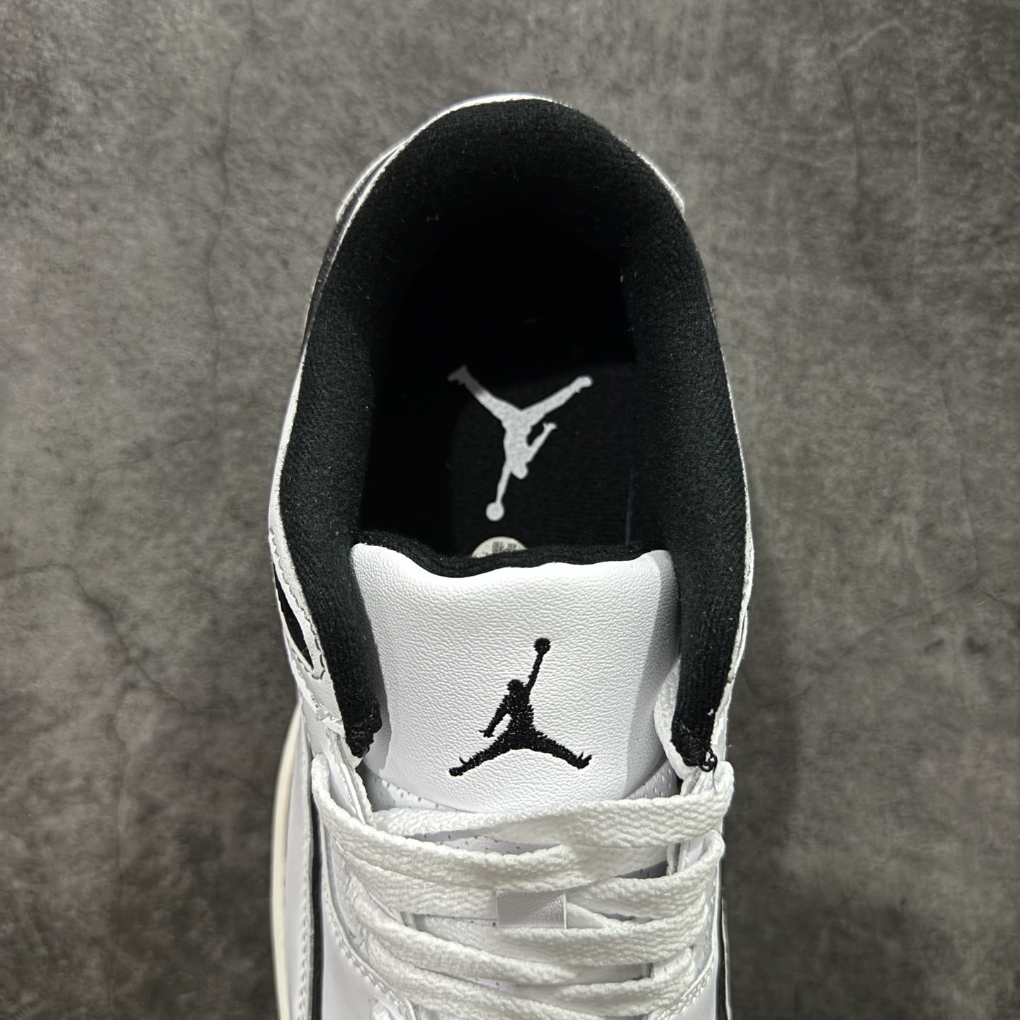 图片[8]-【纯原版】Air Jordan Retro Flight Court SP低帮 AJ低邦 乔丹篮球鞋系列 目前市场最正确版本 头层翻毛＋头层皮 区别市场通货 正确针织鞋码效果 版型完美 正确私模大底 鞋款整体以翻毛皮打造，搭配侧身头层皮面框架，鞋舌及后跟Jumpman Logo分别采用刺绣点缀，后跟侧身Flighth字样也辅以刺绣呈现，秉承轻量化的速度型篮球鞋设计思想完成设计，降低重量的同时提升舒适度，中底延续前作使用了分离式后掌可视化Air Soleb气垫。鞋带孔和后跟鞋提以籃网为造型灵感，将篮球运动巧妙融入到鞋款的设计之中，使鞋身整体富有流动性、节奏感和优雅气质。 货号：HF3255-100 尺码：36 36.5 37.5 38 38.5 39 40 40.5 41 42 42.5 43 44 44.5 45-选品中心