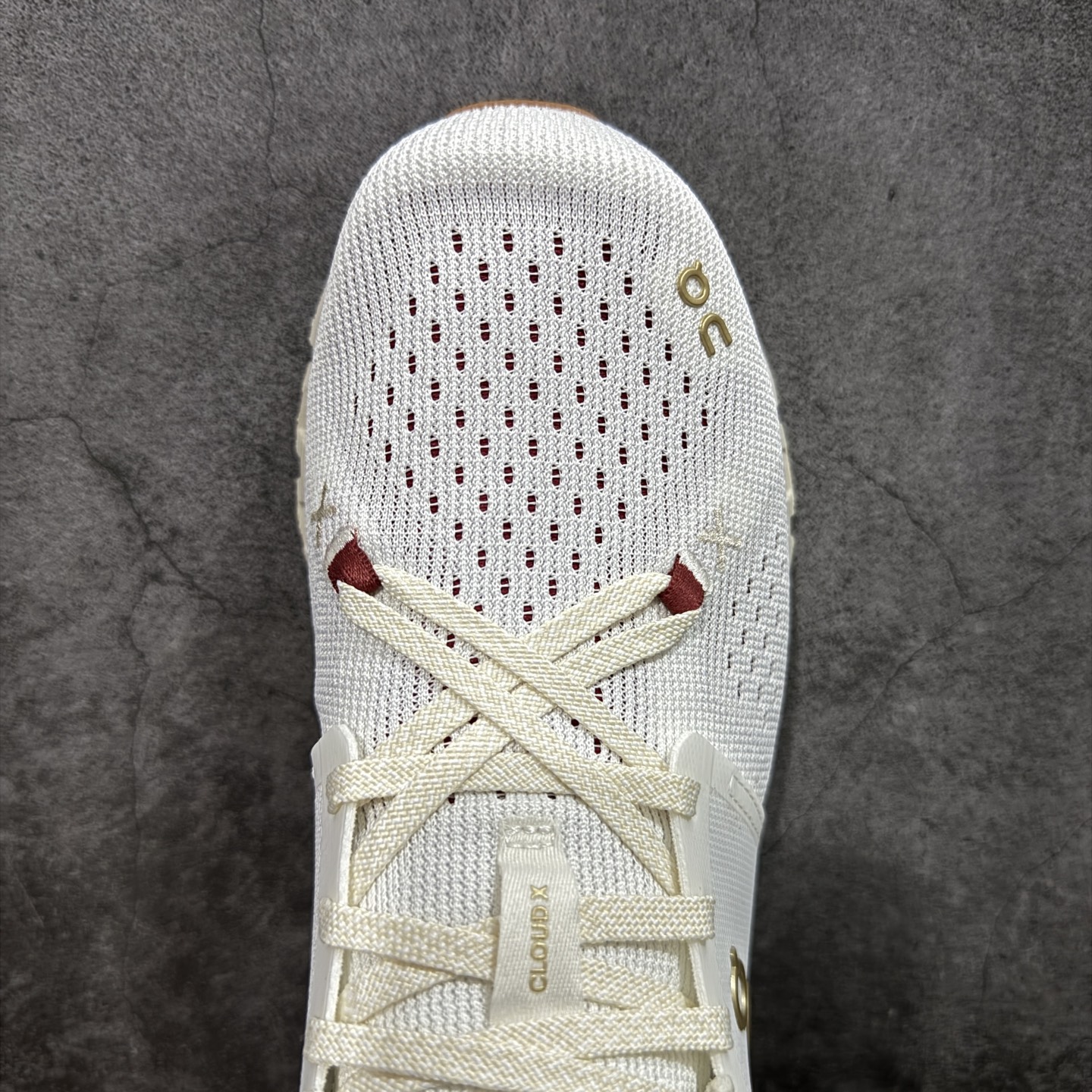 图片[5]-【T1原厂版】On昂跑 Cloud X4 舒适百搭 跑鞋 防滑耐磨透气 低帮 越野训练跑步鞋 新品出货上架 定义市场昂跑标杆水准 独家原厂档案开发私模大底【棱角分明】 独家定制原厂面料 区别市场通货批次 尺码：36 36.5 37 38 38.5 39 40 40.5 41 42 42.5 43 44 44.5 45-选品中心