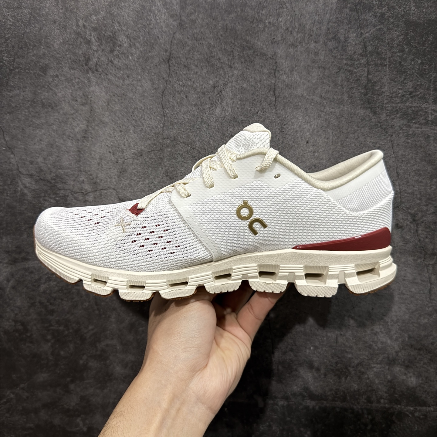 图片[2]-【T1原厂版】On昂跑 Cloud X4 舒适百搭 跑鞋 防滑耐磨透气 低帮 越野训练跑步鞋 新品出货上架 定义市场昂跑标杆水准 独家原厂档案开发私模大底【棱角分明】 独家定制原厂面料 区别市场通货批次 尺码：36 36.5 37 38 38.5 39 40 40.5 41 42 42.5 43 44 44.5 45-选品中心