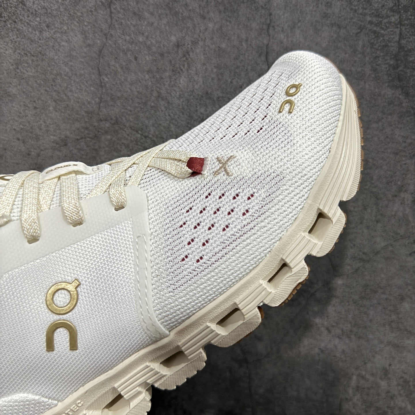 图片[6]-【T1原厂版】On昂跑 Cloud X4 舒适百搭 跑鞋 防滑耐磨透气 低帮 越野训练跑步鞋 新品出货上架 定义市场昂跑标杆水准 独家原厂档案开发私模大底【棱角分明】 独家定制原厂面料 区别市场通货批次 尺码：36 36.5 37 38 38.5 39 40 40.5 41 42 42.5 43 44 44.5 45-选品中心