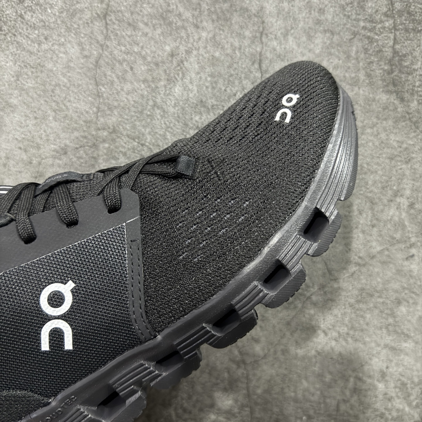 On昂跑 Cloud X4 舒适百搭 跑鞋 防滑耐磨透气 低帮 越野训练跑步鞋 新品出货上架 定义市场昂