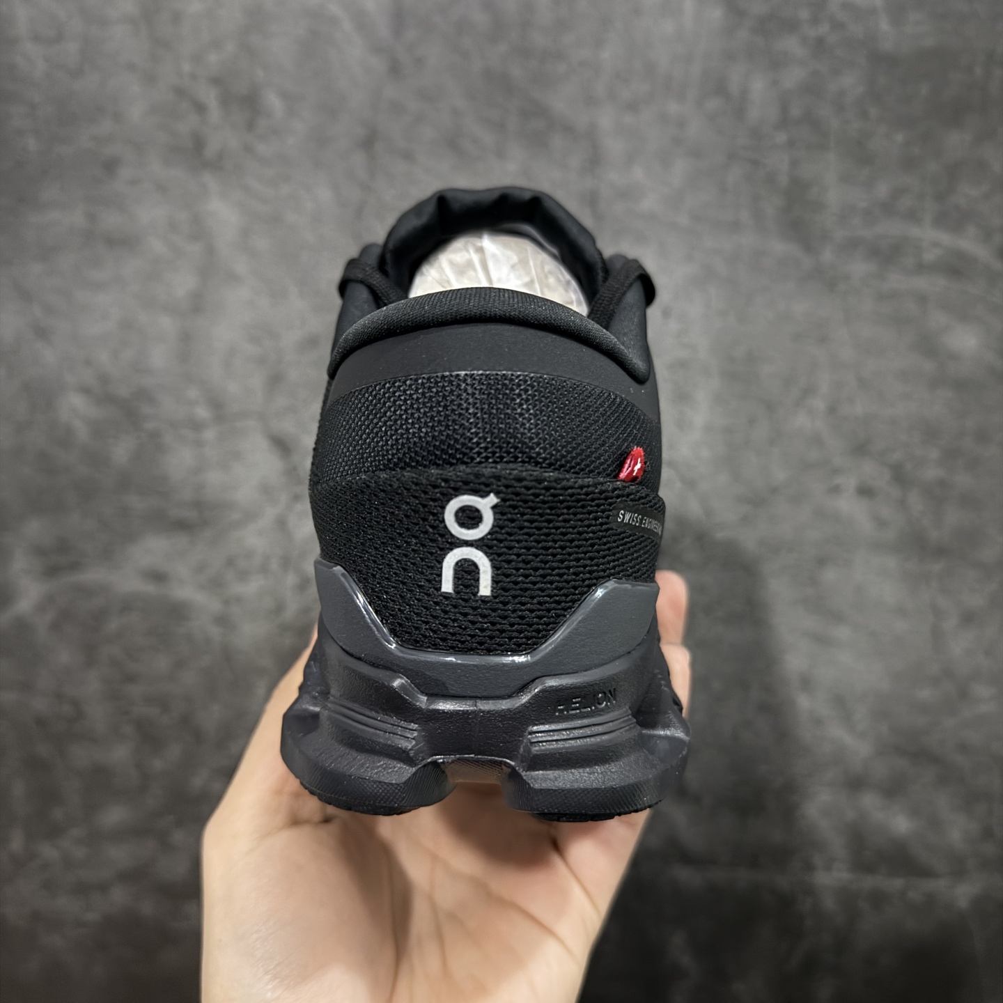 On昂跑 Cloud X4 舒适百搭 跑鞋 防滑耐磨透气 低帮 越野训练跑步鞋 新品出货上架 定义市场昂