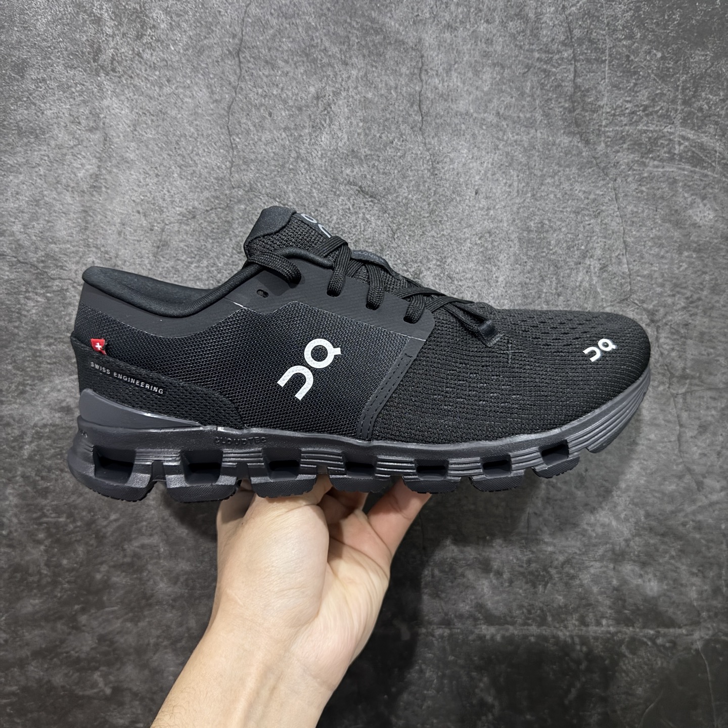 On昂跑 Cloud X4 舒适百搭 跑鞋 防滑耐磨透气 低帮 越野训练跑步鞋 新品出货上架 定义市场昂