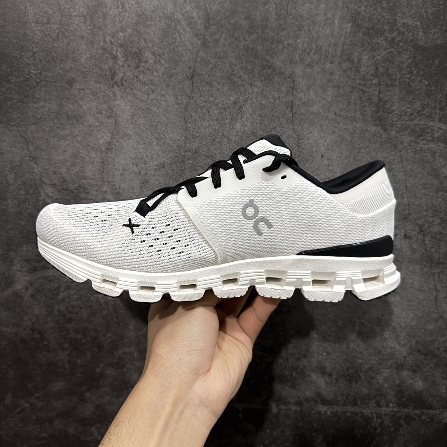 图片[2]-【T1原厂版】On昂跑 Cloud X4 舒适百搭 跑鞋 防滑耐磨透气 低帮 越野训练跑步鞋 新品出货上架 定义市场昂跑标杆水准 独家原厂档案开发私模大底【棱角分明】 独家定制原厂面料 区别市场通货批次 尺码：36 36.5 37 38 38.5 39 40 40.5 41 42 42.5 43 44 44.5 45-选品中心