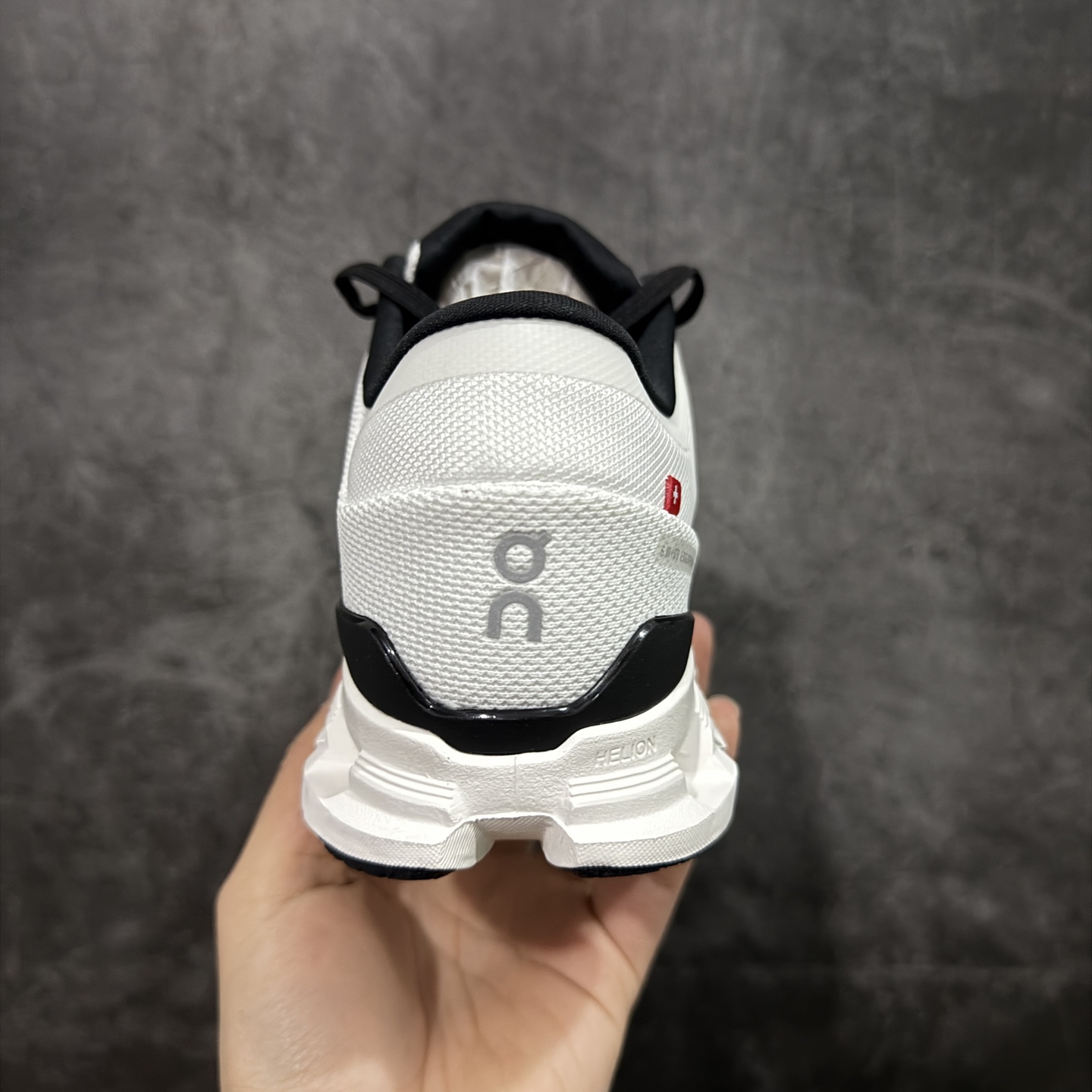 图片[4]-【T1原厂版】On昂跑 Cloud X4 舒适百搭 跑鞋 防滑耐磨透气 低帮 越野训练跑步鞋 新品出货上架 定义市场昂跑标杆水准 独家原厂档案开发私模大底【棱角分明】 独家定制原厂面料 区别市场通货批次 尺码：36 36.5 37 38 38.5 39 40 40.5 41 42 42.5 43 44 44.5 45-选品中心