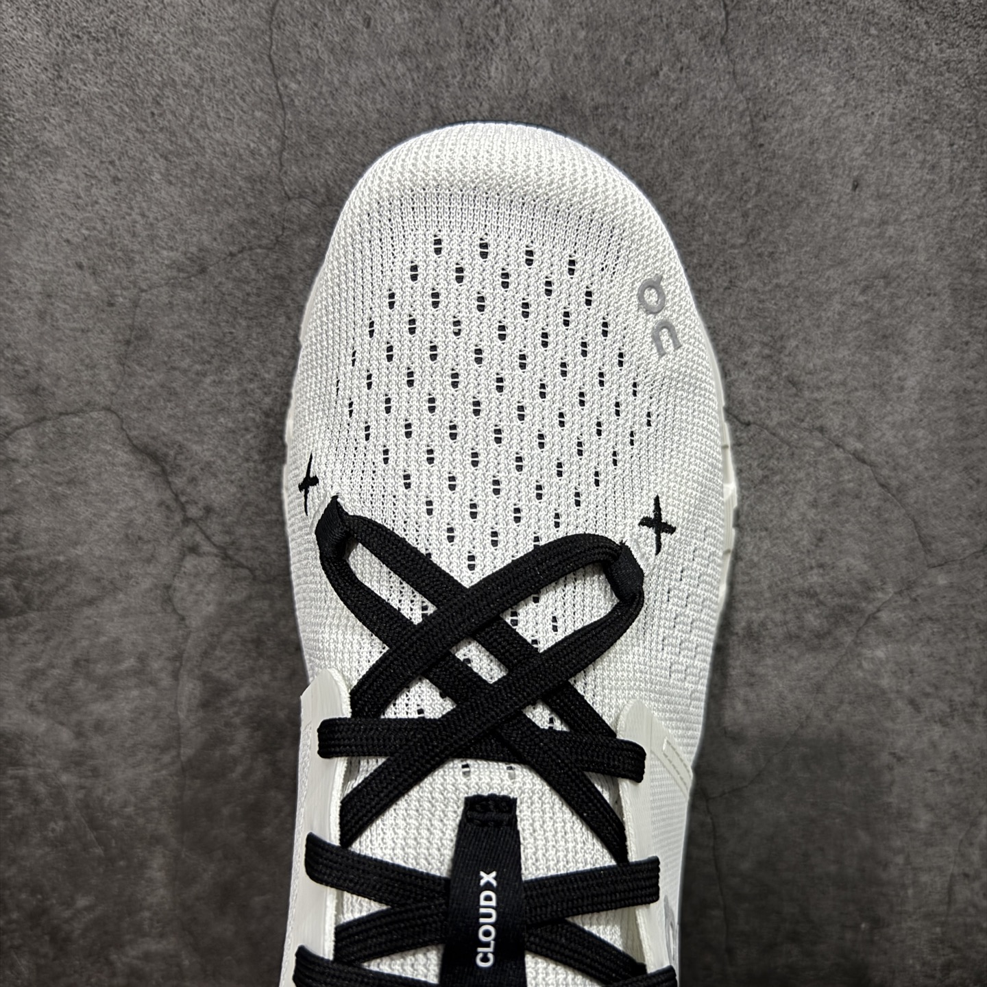 图片[5]-【T1原厂版】On昂跑 Cloud X4 舒适百搭 跑鞋 防滑耐磨透气 低帮 越野训练跑步鞋 新品出货上架 定义市场昂跑标杆水准 独家原厂档案开发私模大底【棱角分明】 独家定制原厂面料 区别市场通货批次 尺码：36 36.5 37 38 38.5 39 40 40.5 41 42 42.5 43 44 44.5 45-选品中心