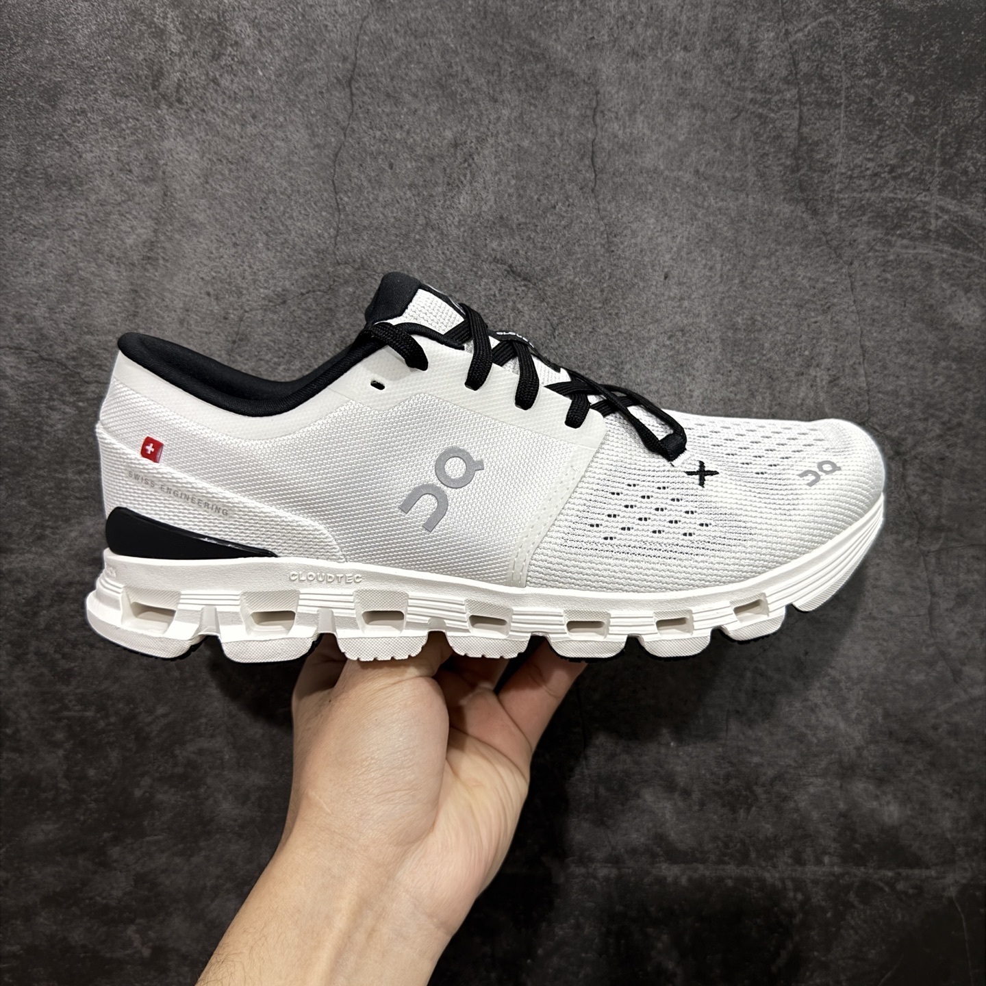 On昂跑 Cloud X4 舒适百搭 跑鞋 防滑耐磨透气 低帮 越野训练跑步鞋 新品出货上架 定义市场昂