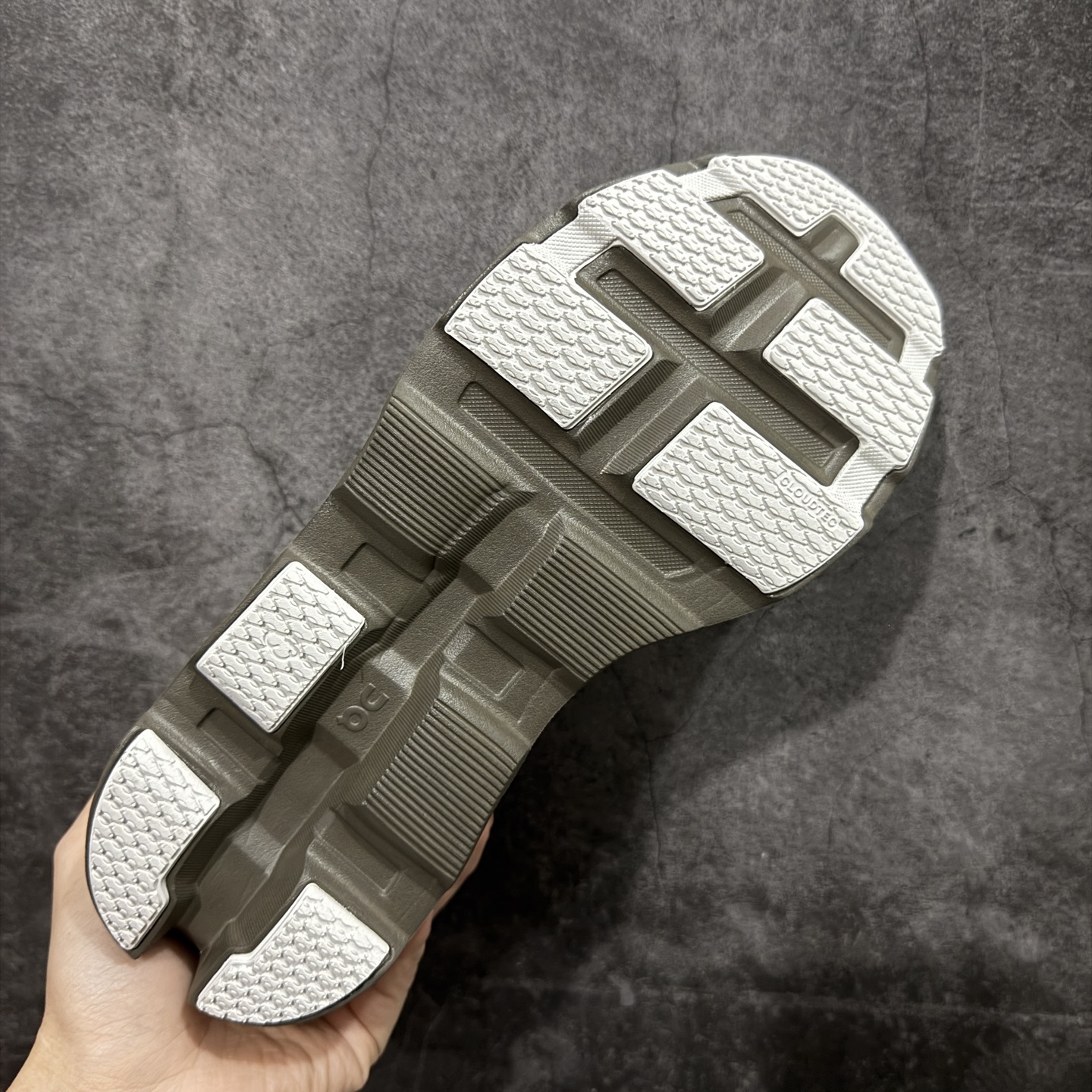 On昂跑 Cloudmonster 2 小怪兽2代 舒适百搭减震防滑耐磨透气 训练跑步鞋 新品出货上架 