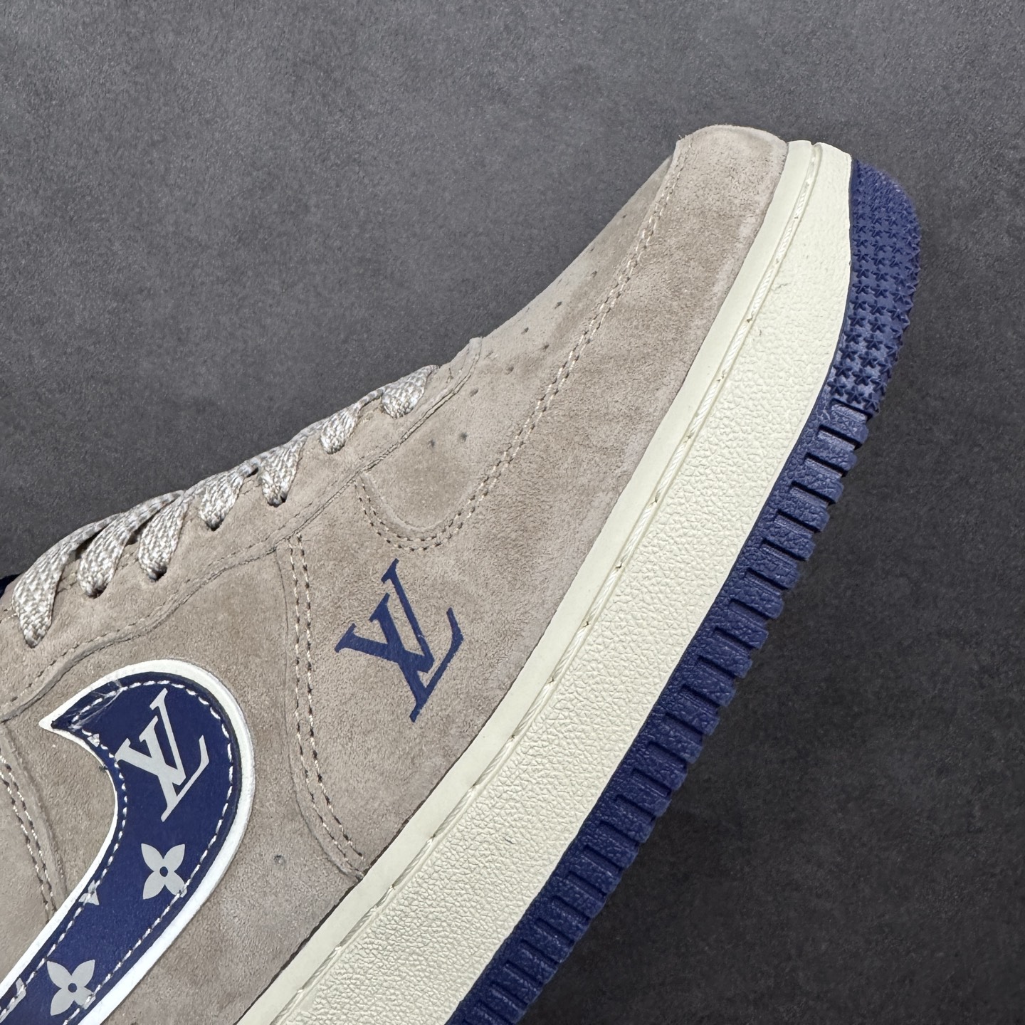 图片[5]-【定制版】Nike Air Force 1 \’07 Low LV联名 灰蓝猪八革 空军一号低帮休闲板鞋 KL1688-004  #原楦头原纸板 原装鞋盒 定制五金配件 内置全掌气垫 原厂鞋底  尺码：36 36.5 37.5 38 38.5 39 40 40.5 41 42 42.5 43 44 44.5 45 编码：HXSB310320-选品中心