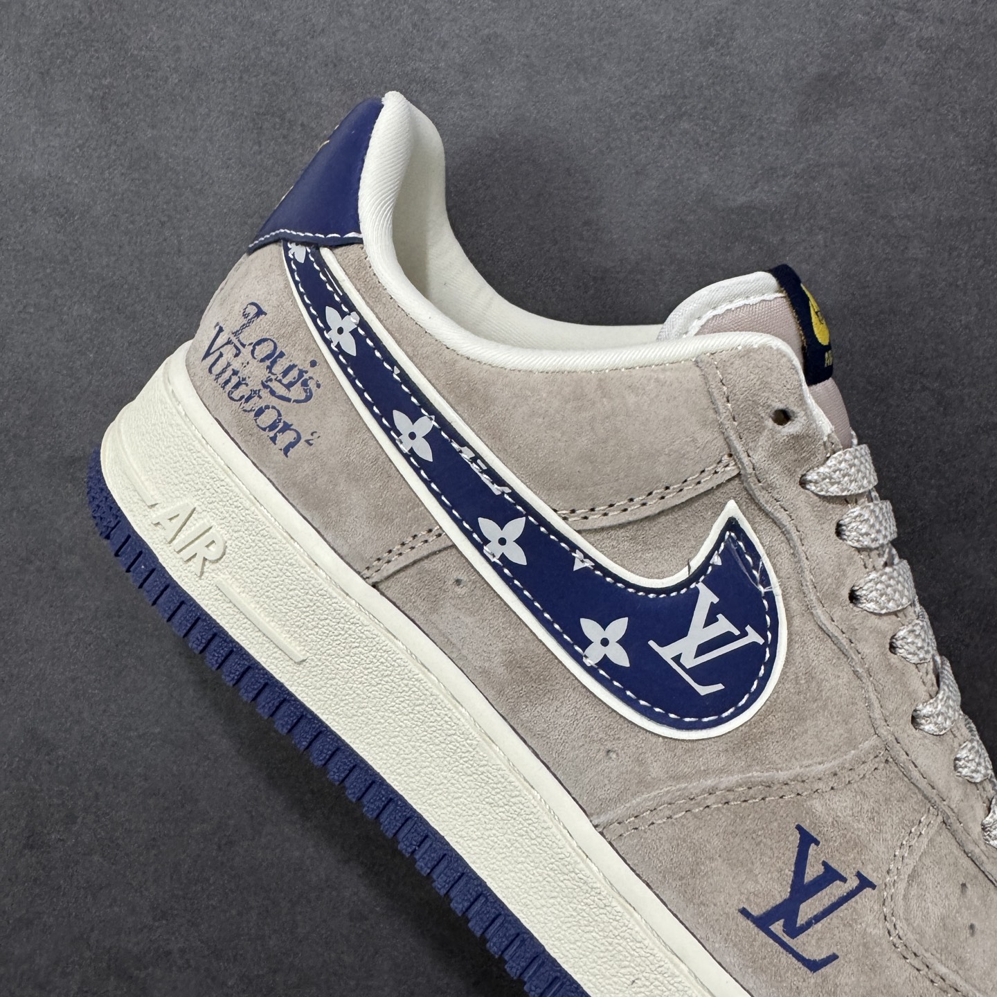 图片[6]-【定制版】Nike Air Force 1 \’07 Low LV联名 灰蓝猪八革 空军一号低帮休闲板鞋 KL1688-004  #原楦头原纸板 原装鞋盒 定制五金配件 内置全掌气垫 原厂鞋底  尺码：36 36.5 37.5 38 38.5 39 40 40.5 41 42 42.5 43 44 44.5 45 编码：HXSB310320-选品中心